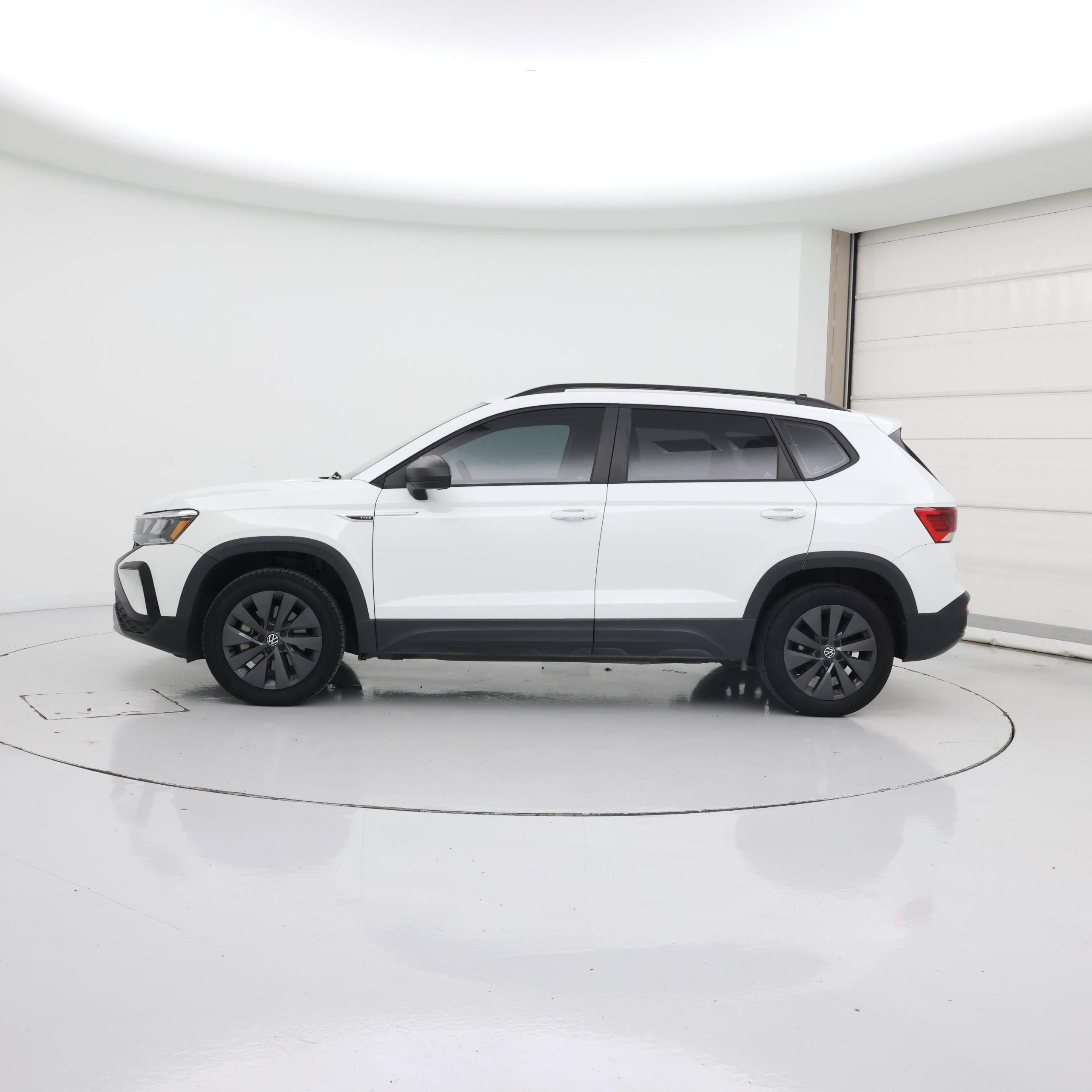 Thumbnail: 2022 Volkswagen Taos - 3