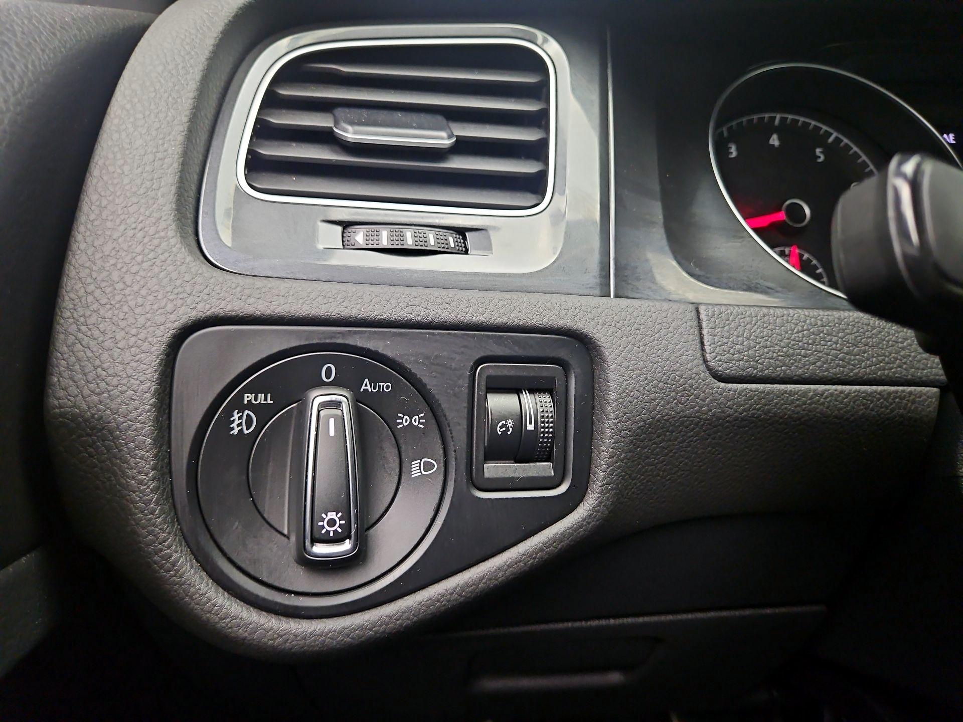 Thumbnail: 2019 Volkswagen Golf - 11