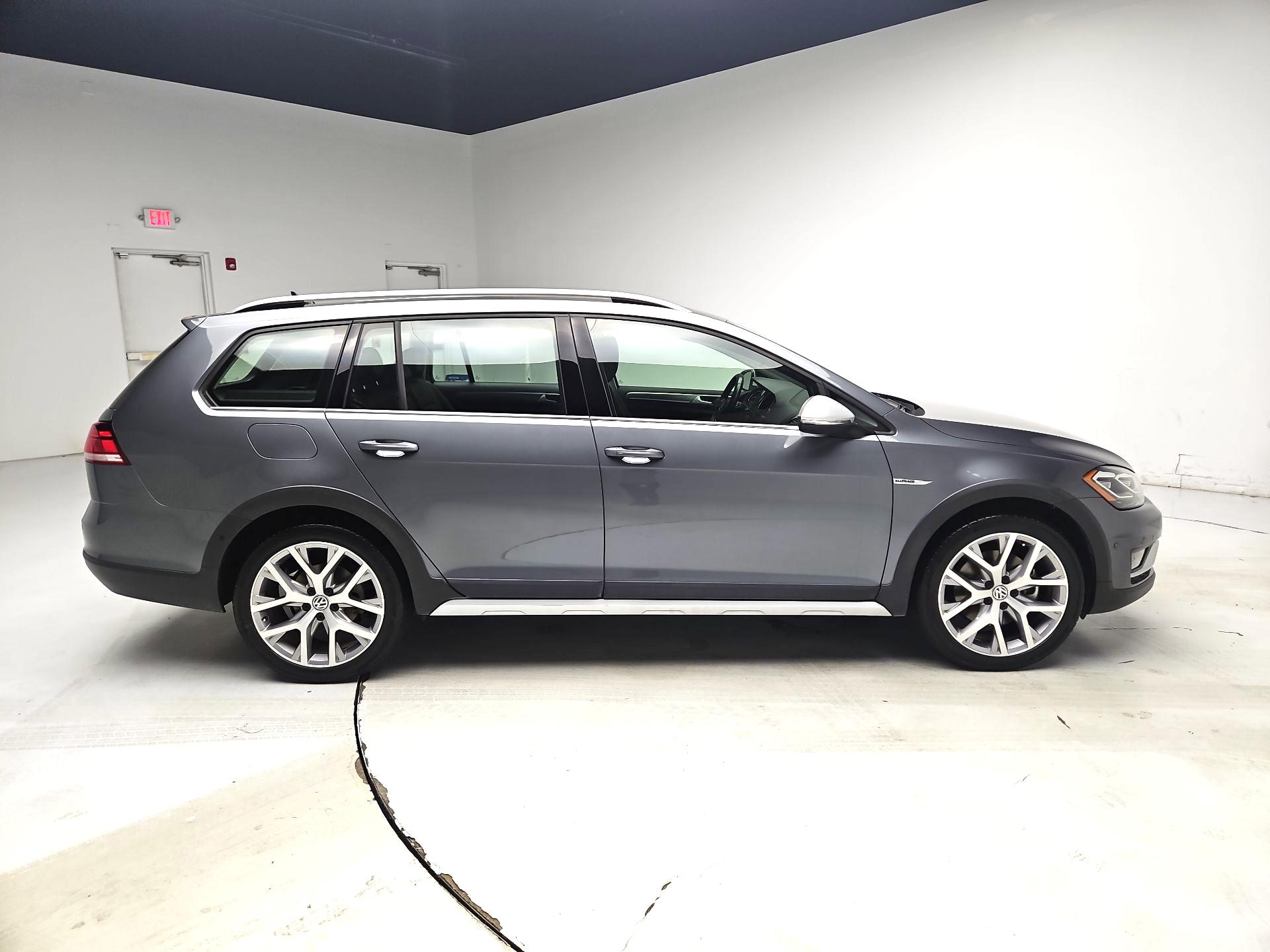 Thumbnail: 2019 Volkswagen Golf - 4