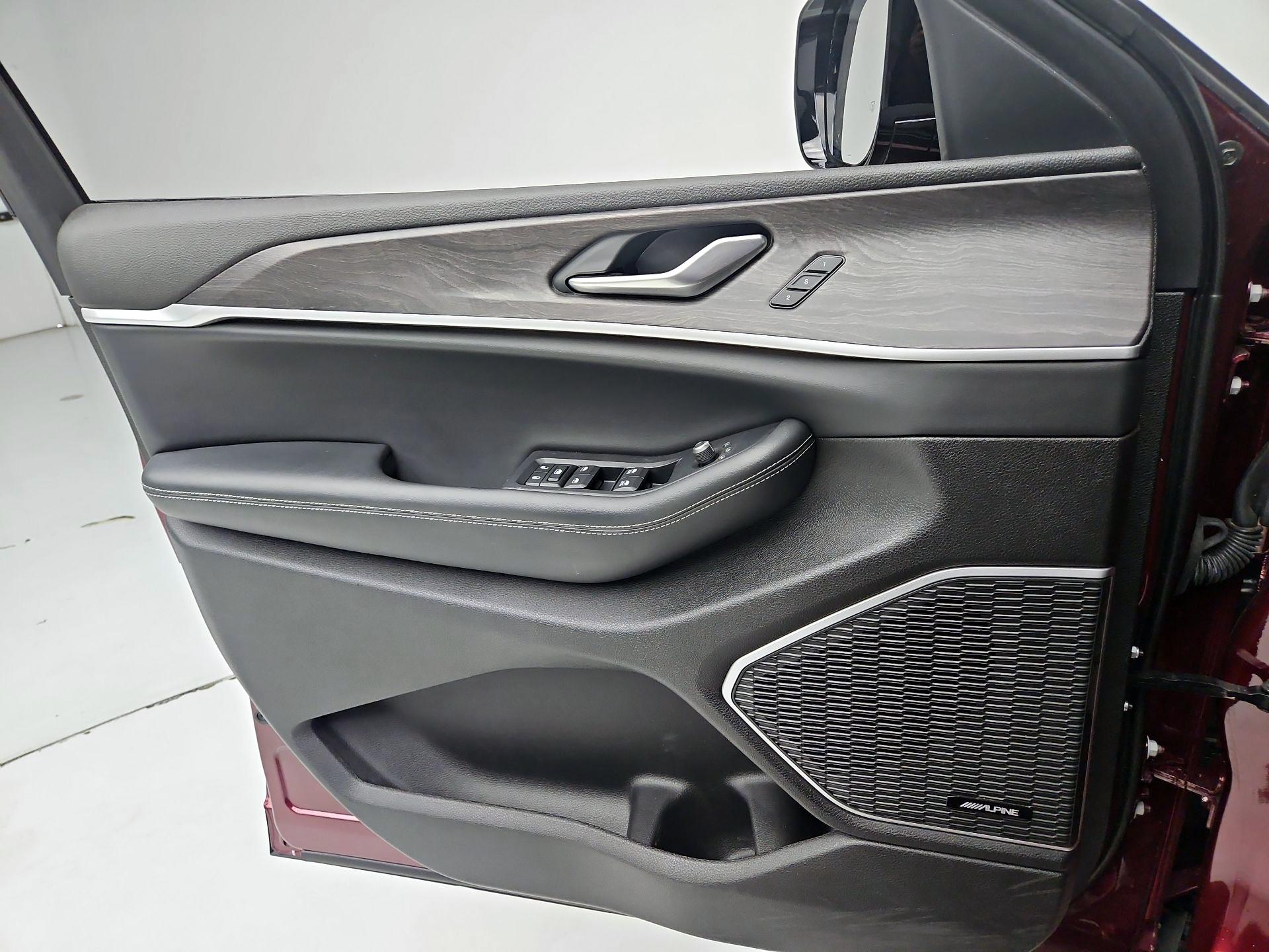 Thumbnail: 2022 Jeep Grand Cherokee - 12