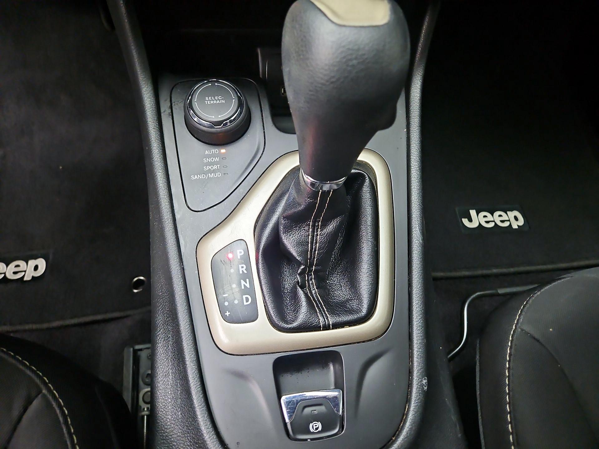 Thumbnail: 2016 Jeep Cherokee - 15