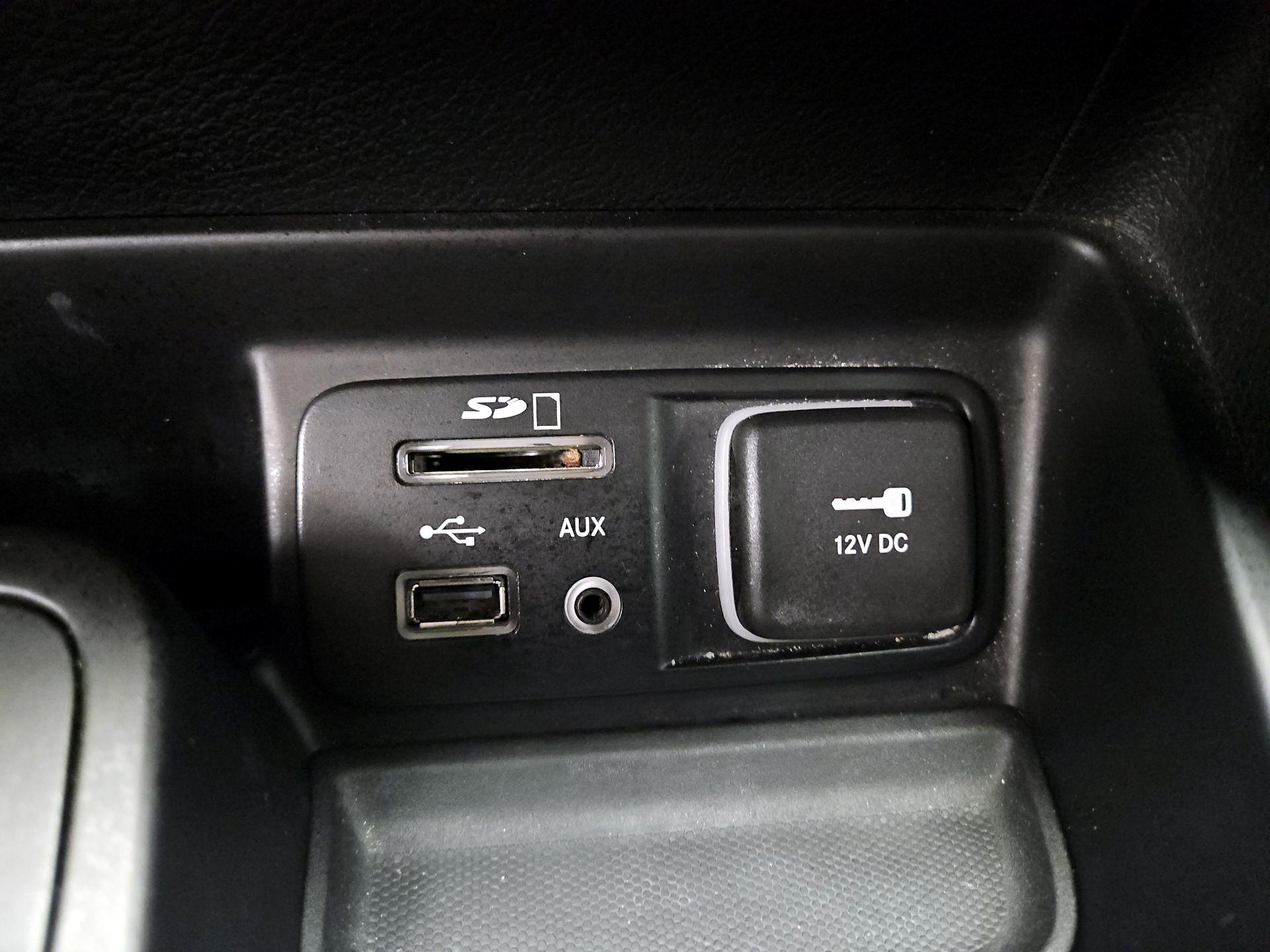 Thumbnail: 2016 Jeep Cherokee - 16