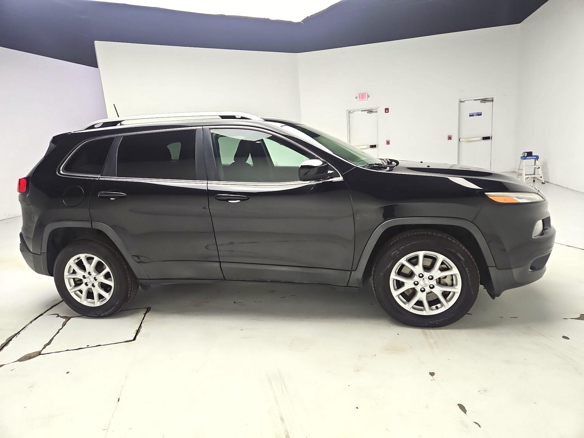 Thumbnail: 2016 Jeep Cherokee - 4