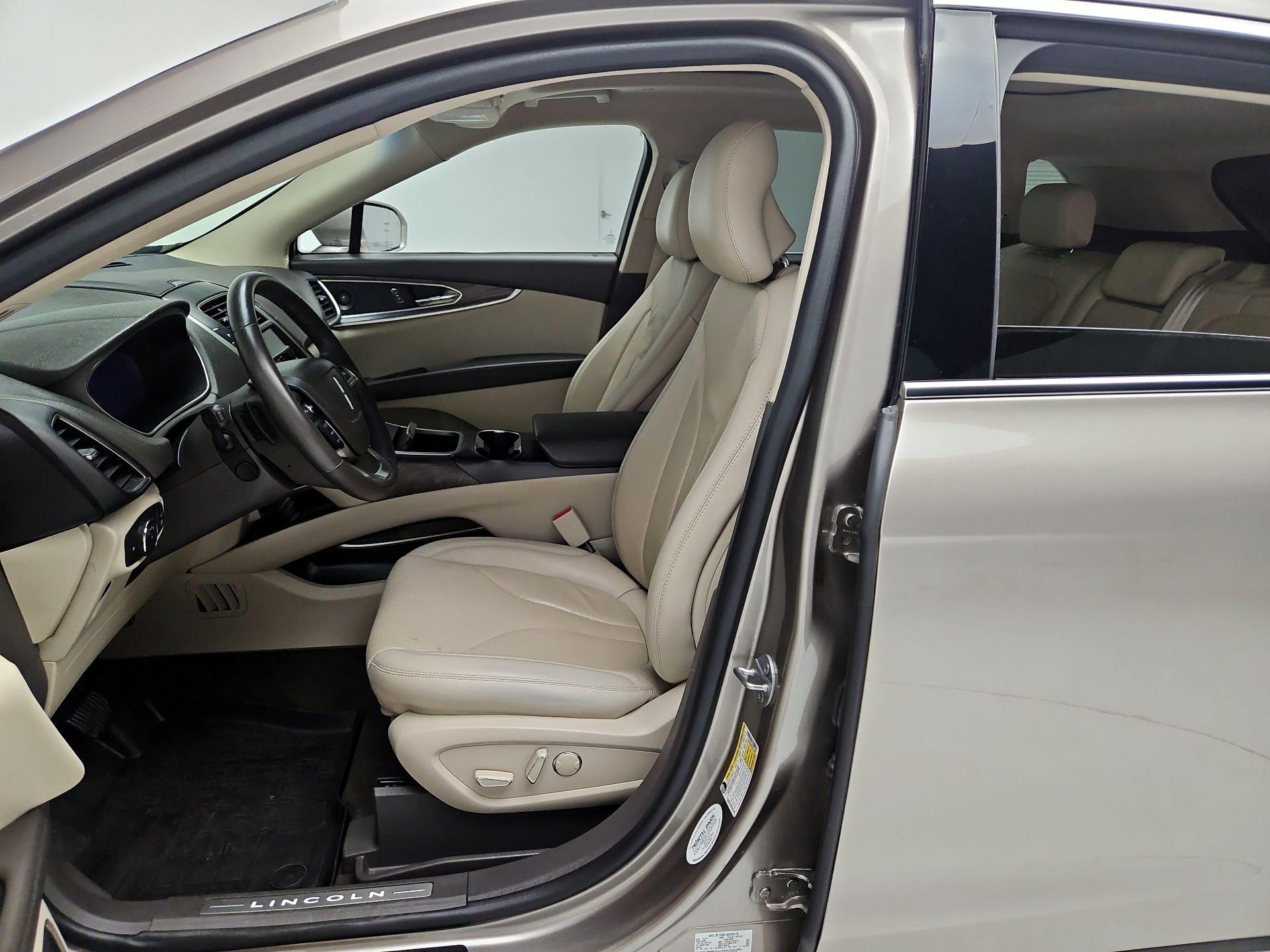 Thumbnail: 2019 Lincoln Nautilus - 9