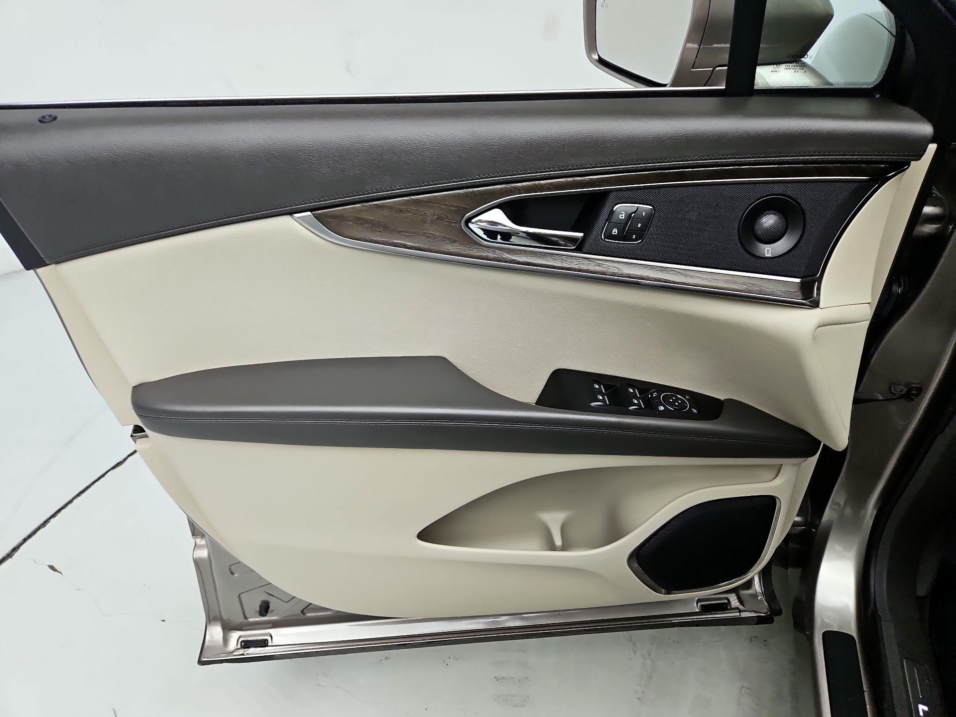 Thumbnail: 2019 Lincoln Nautilus - 10
