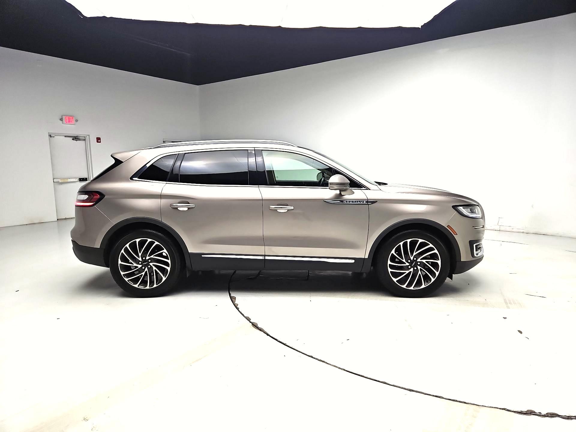Thumbnail: 2019 Lincoln Nautilus - 4