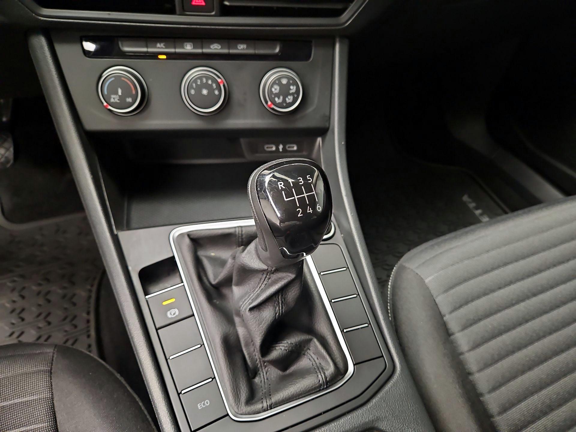 Thumbnail: 2023 Volkswagen Jetta - 15