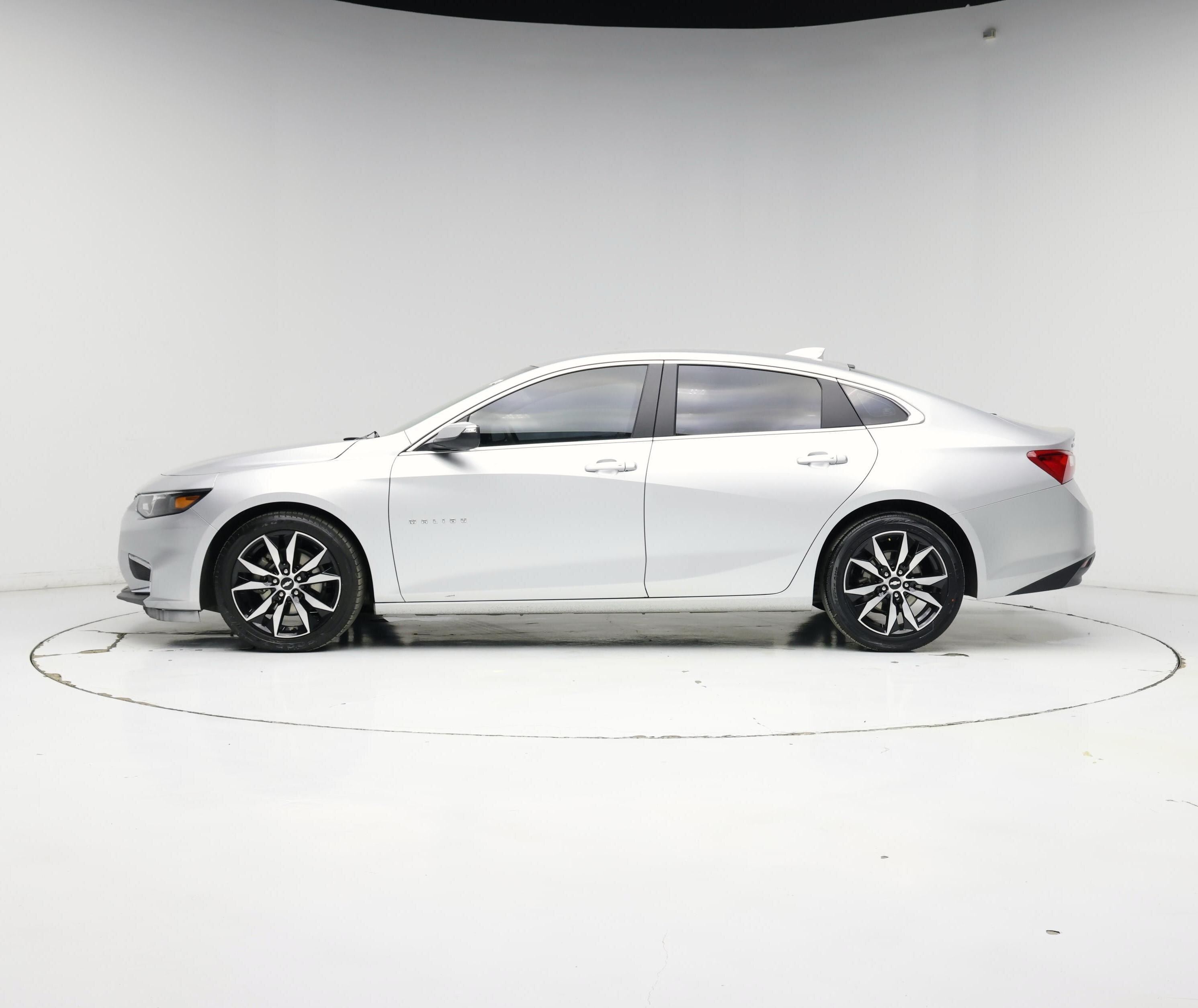 Thumbnail: 2018 Chevrolet Malibu - 3