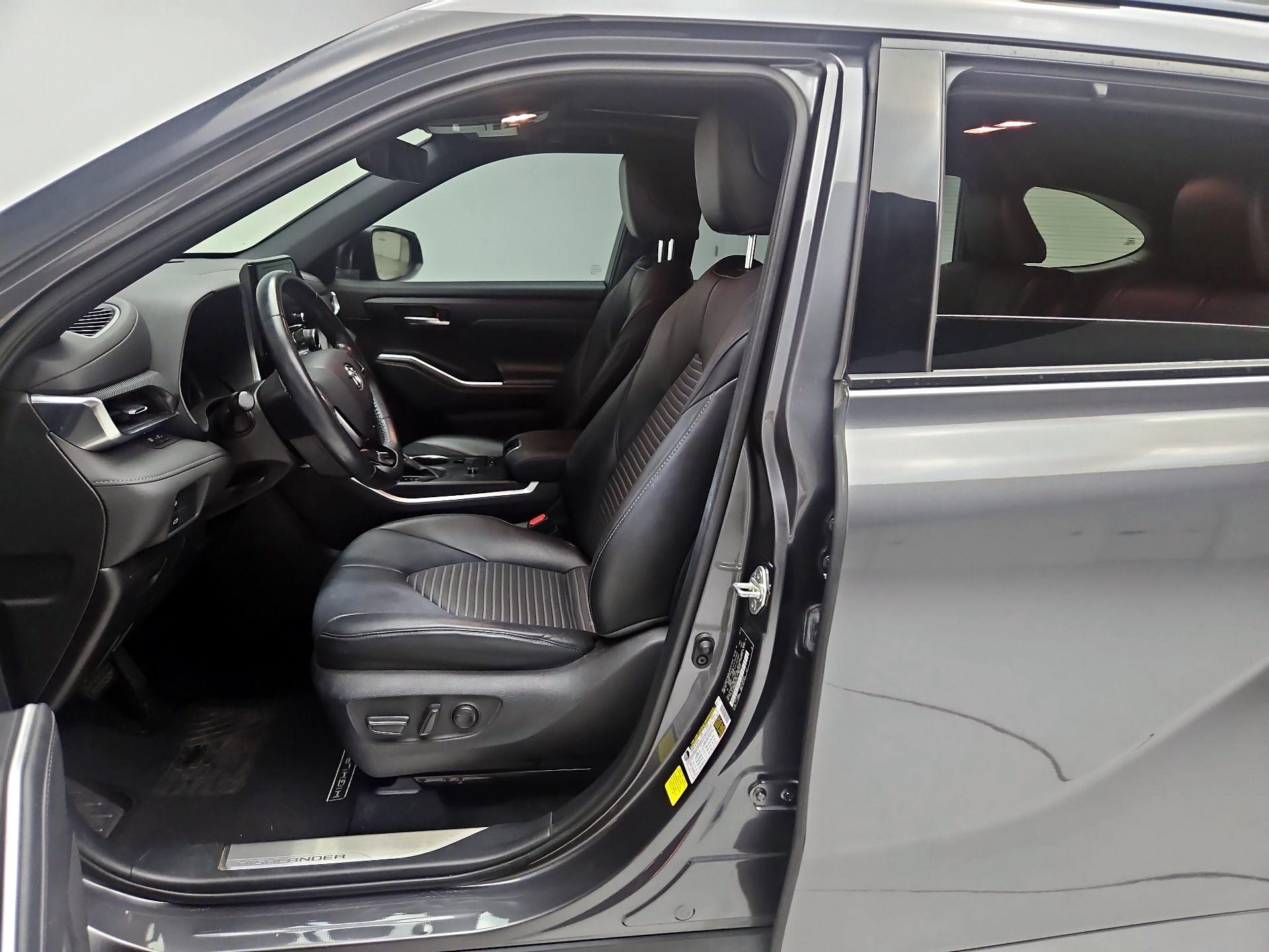 Thumbnail: 2021 Toyota Highlander - 9