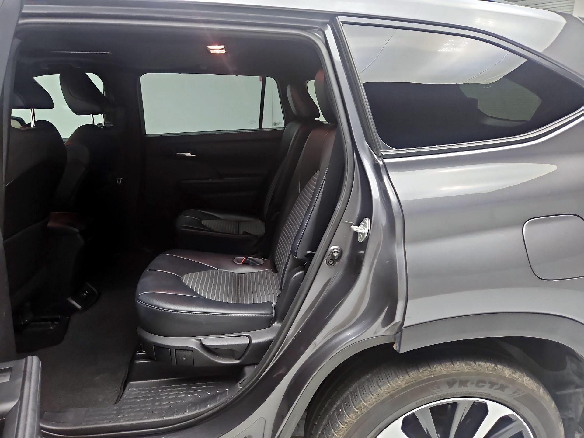 Thumbnail: 2021 Toyota Highlander - 18