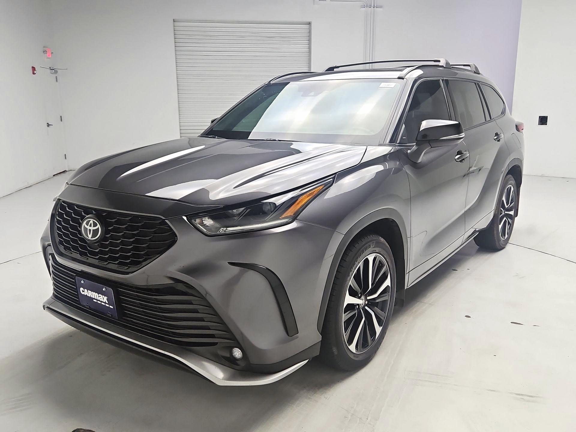 Thumbnail: 2021 Toyota Highlander - 3