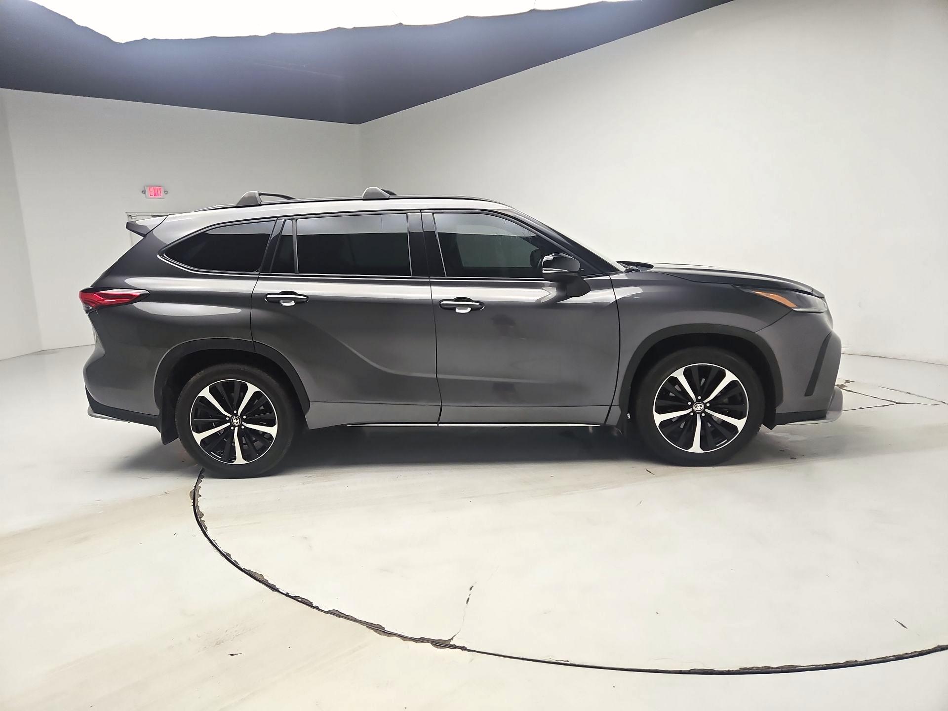 Thumbnail: 2021 Toyota Highlander - 4