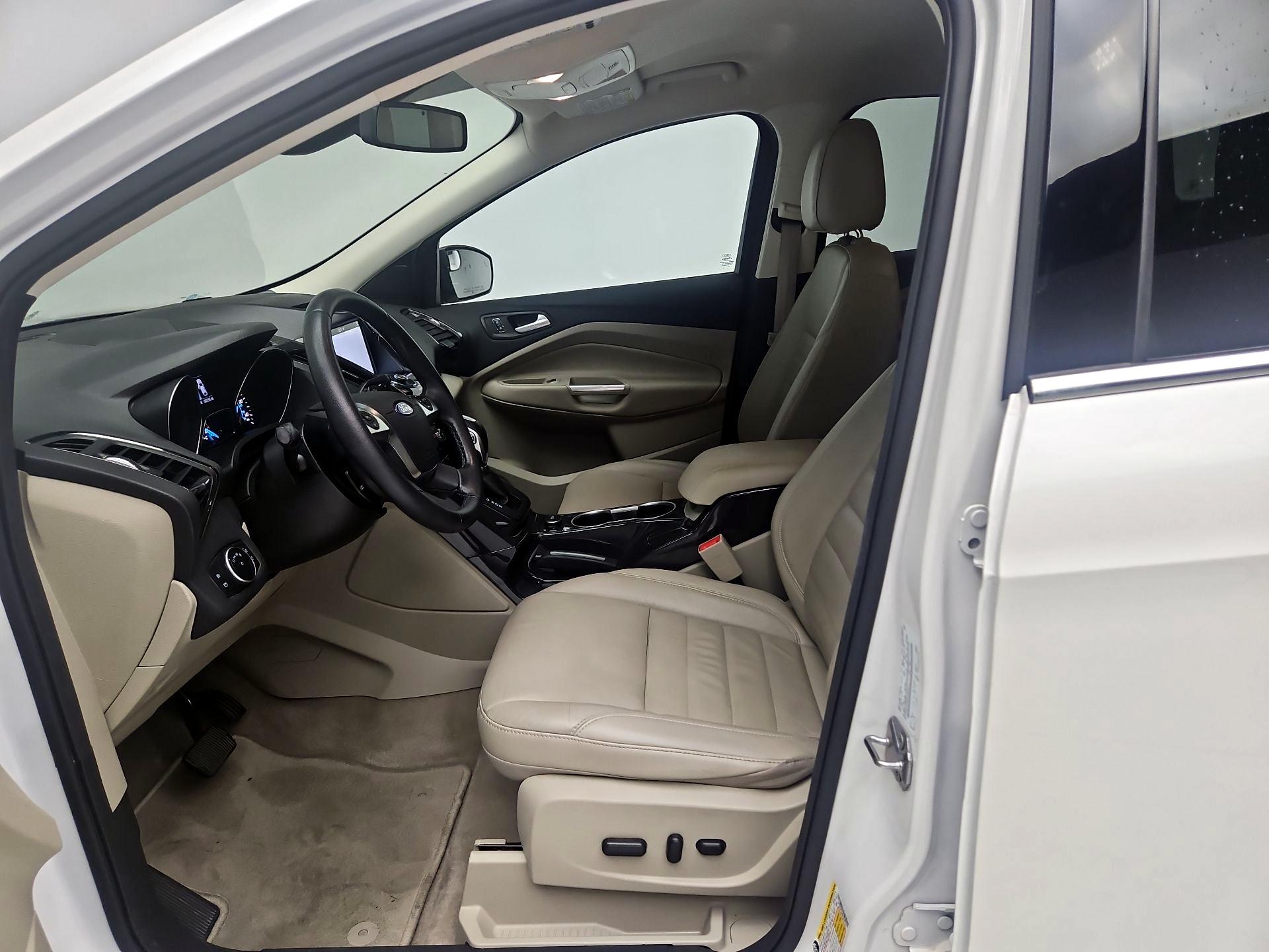 Thumbnail: 2016 Ford Escape - 9