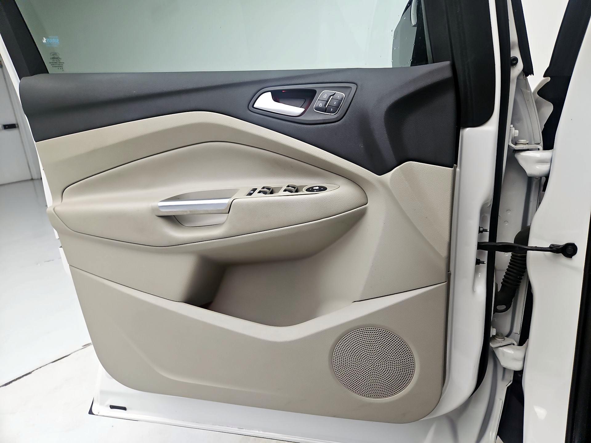 Thumbnail: 2016 Ford Escape - 10