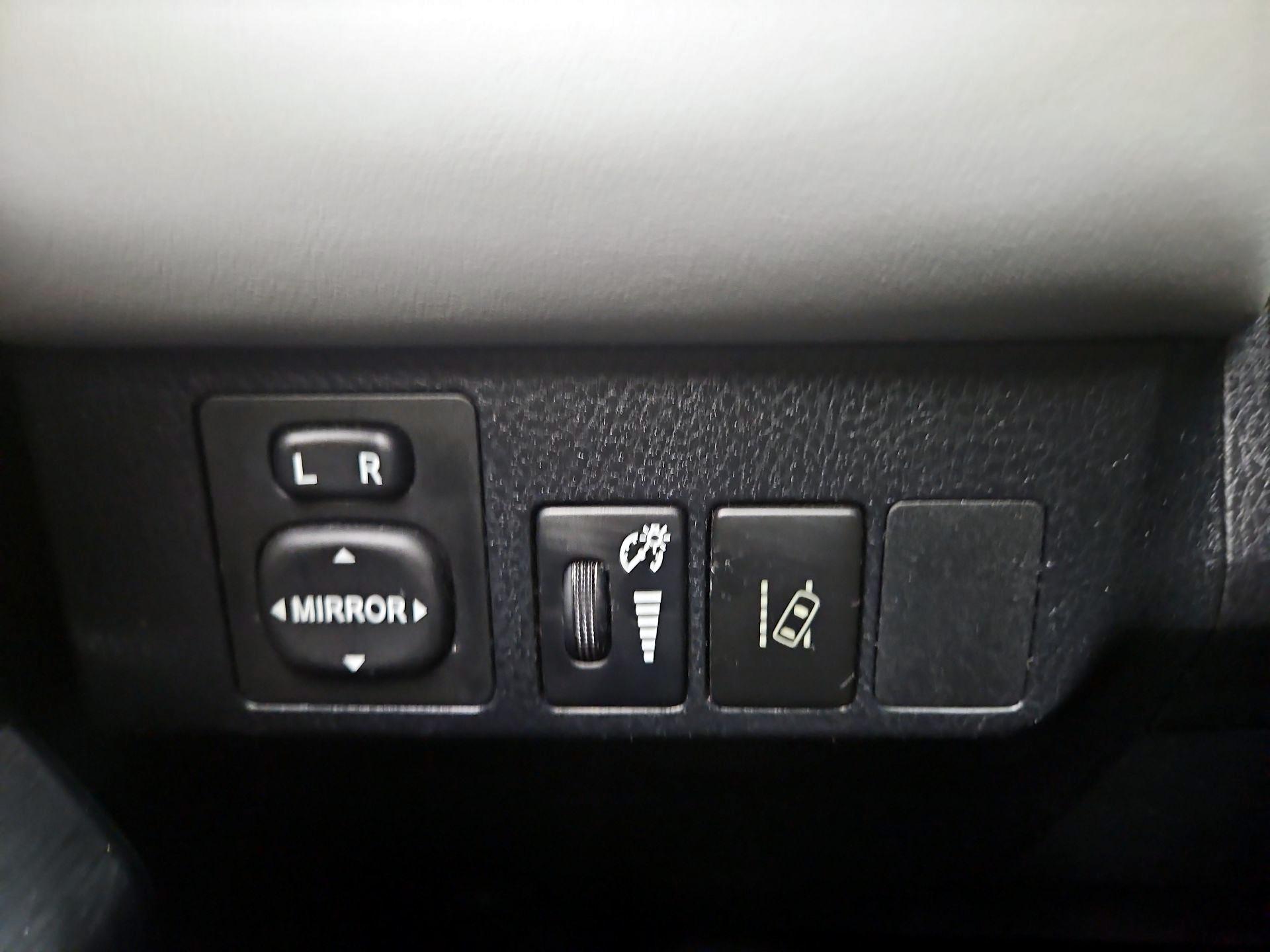 Thumbnail: 2018 Toyota RAV4 - 11