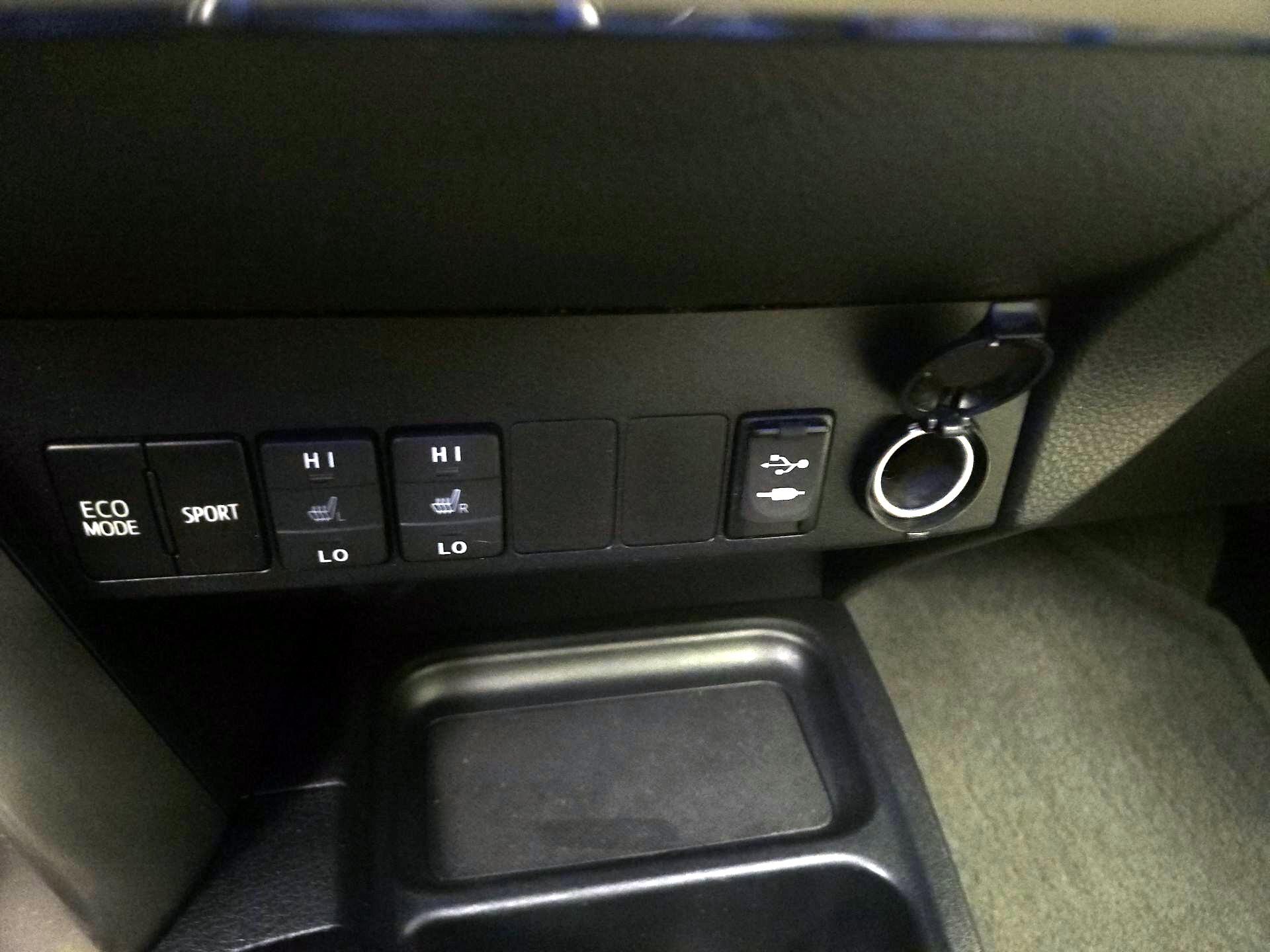 Thumbnail: 2018 Toyota RAV4 - 17