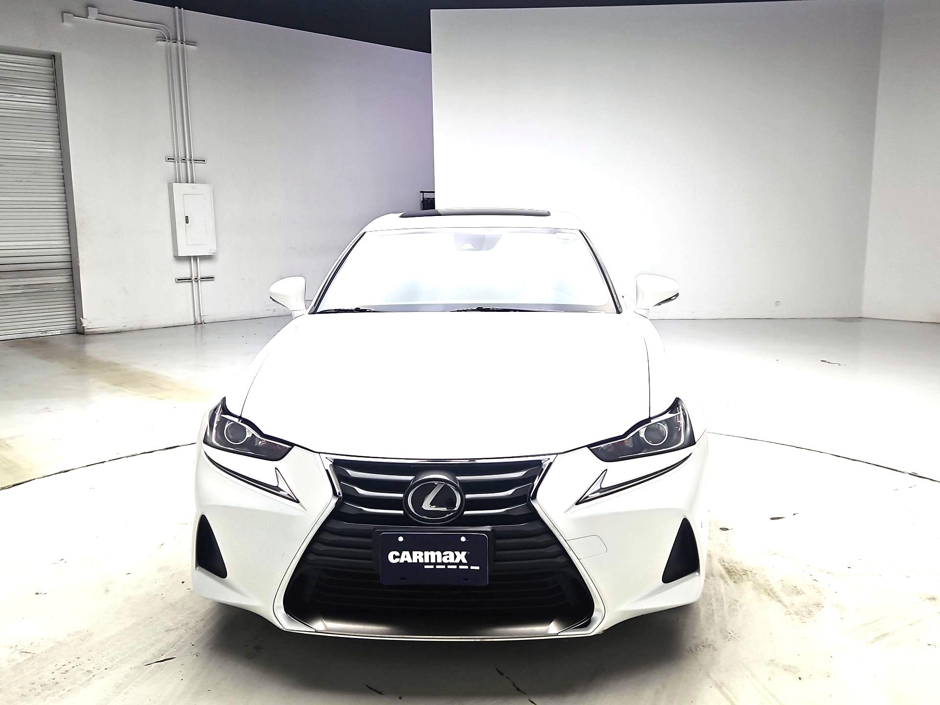 Thumbnail: 2017 Lexus IS - 2