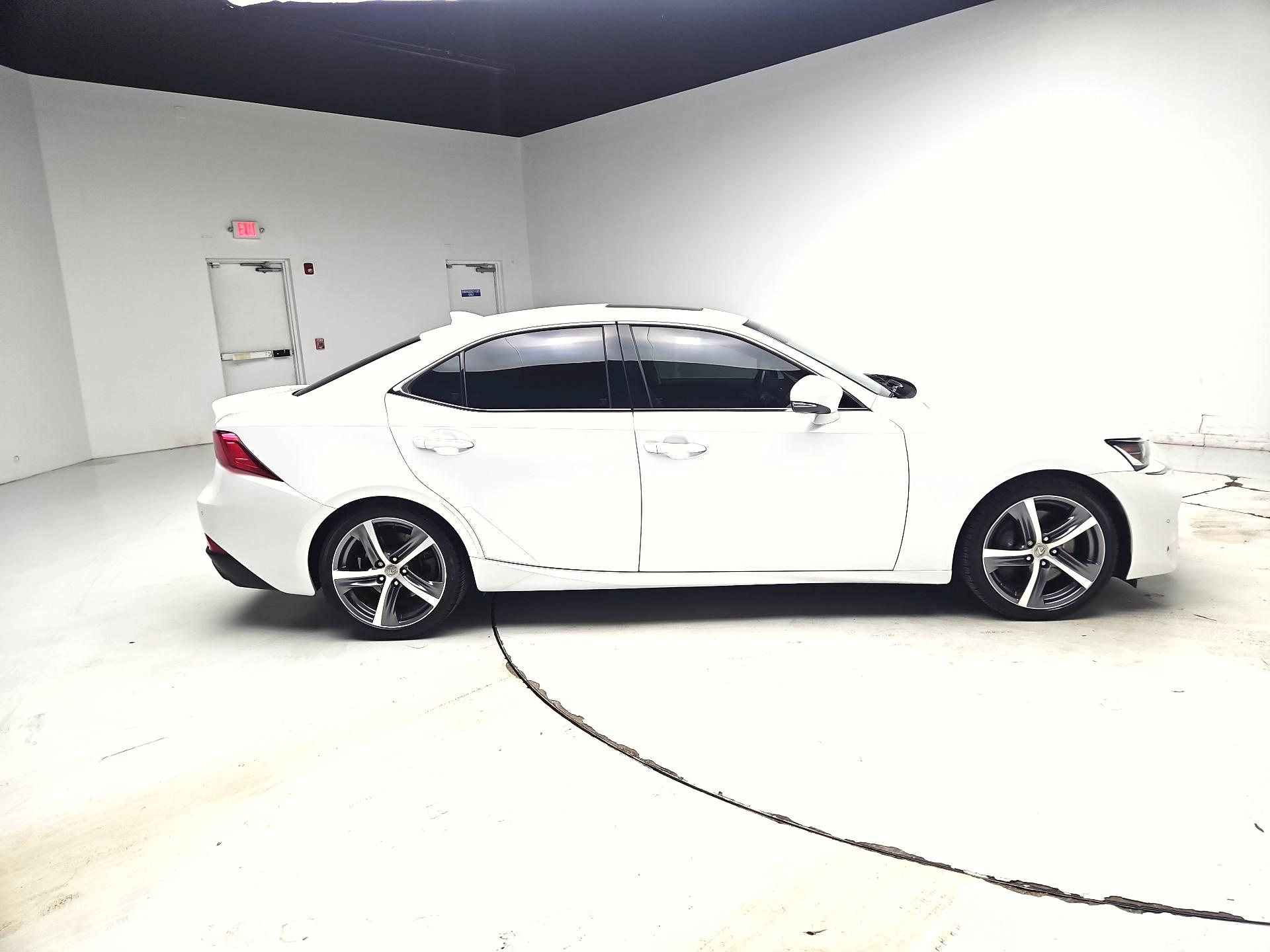 Thumbnail: 2017 Lexus IS - 4