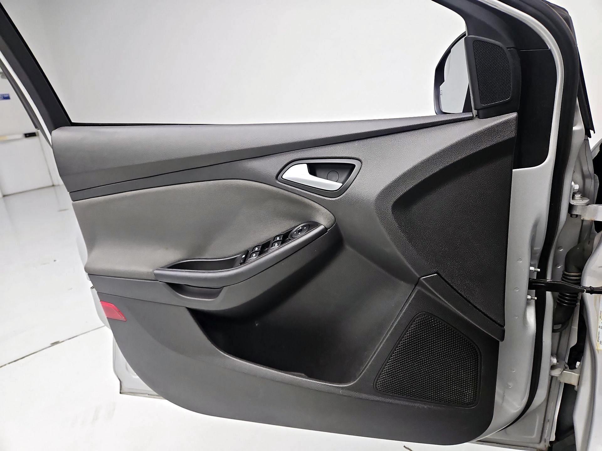 Thumbnail: 2014 Ford Focus - 12