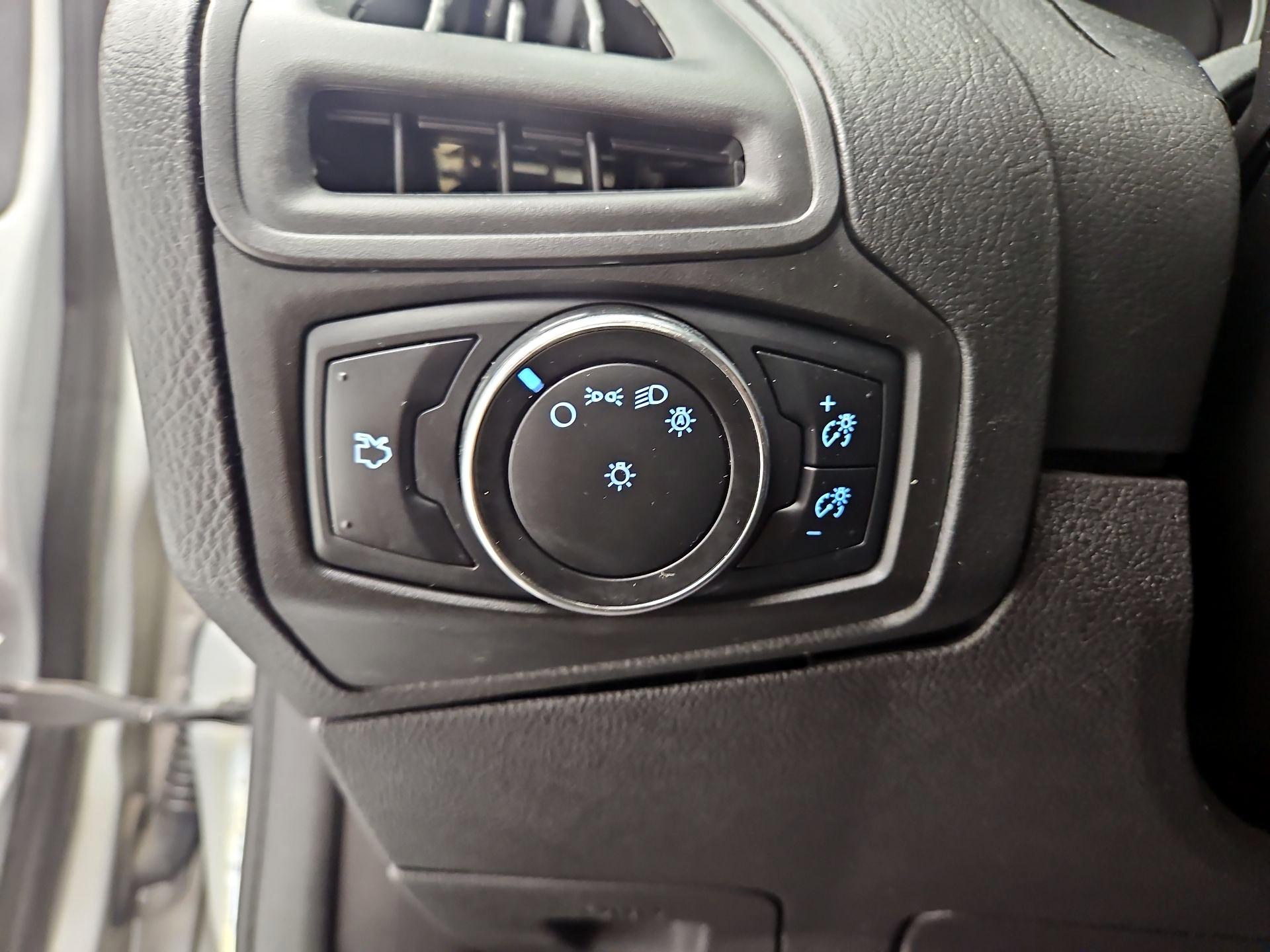 Thumbnail: 2014 Ford Focus - 13