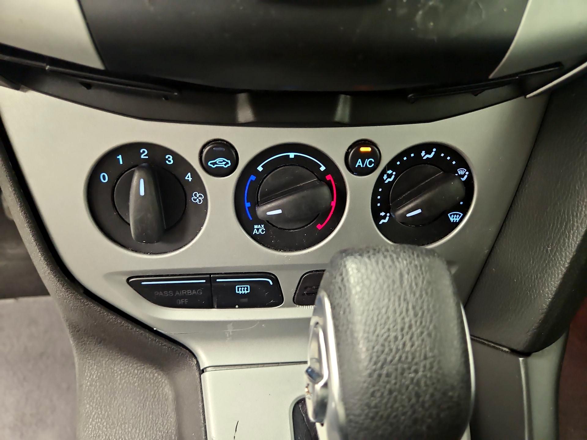 Thumbnail: 2014 Ford Focus - 15
