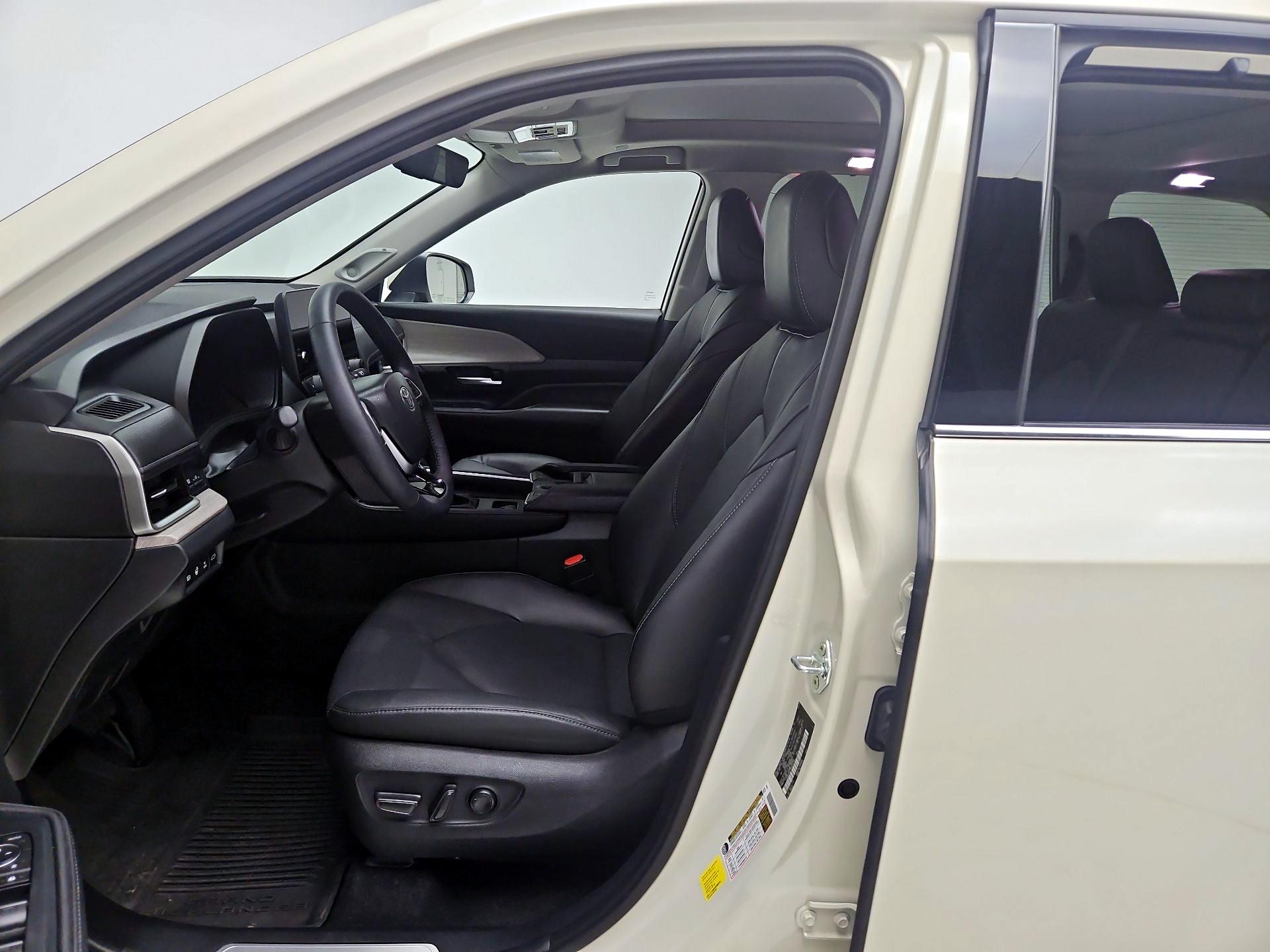 Thumbnail: 2024 Toyota Highlander - 9