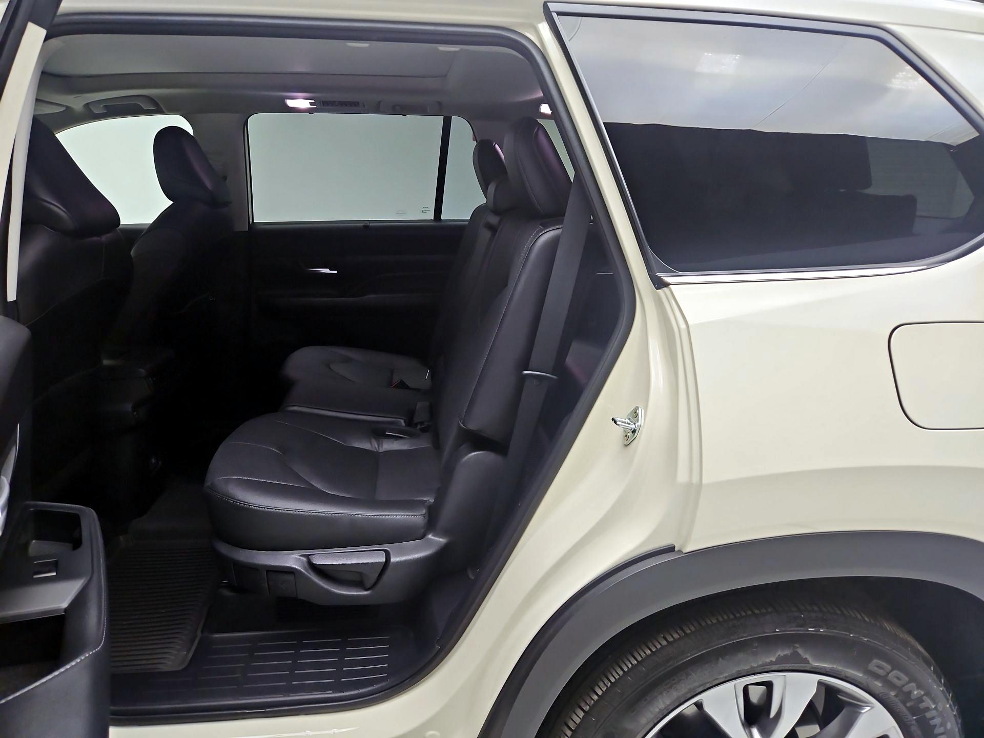 Thumbnail: 2024 Toyota Highlander - 18