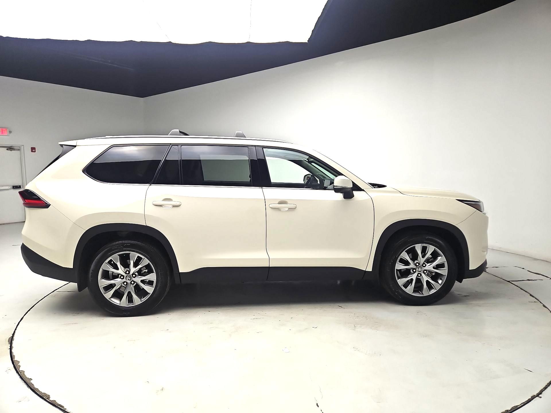 Thumbnail: 2024 Toyota Highlander - 4