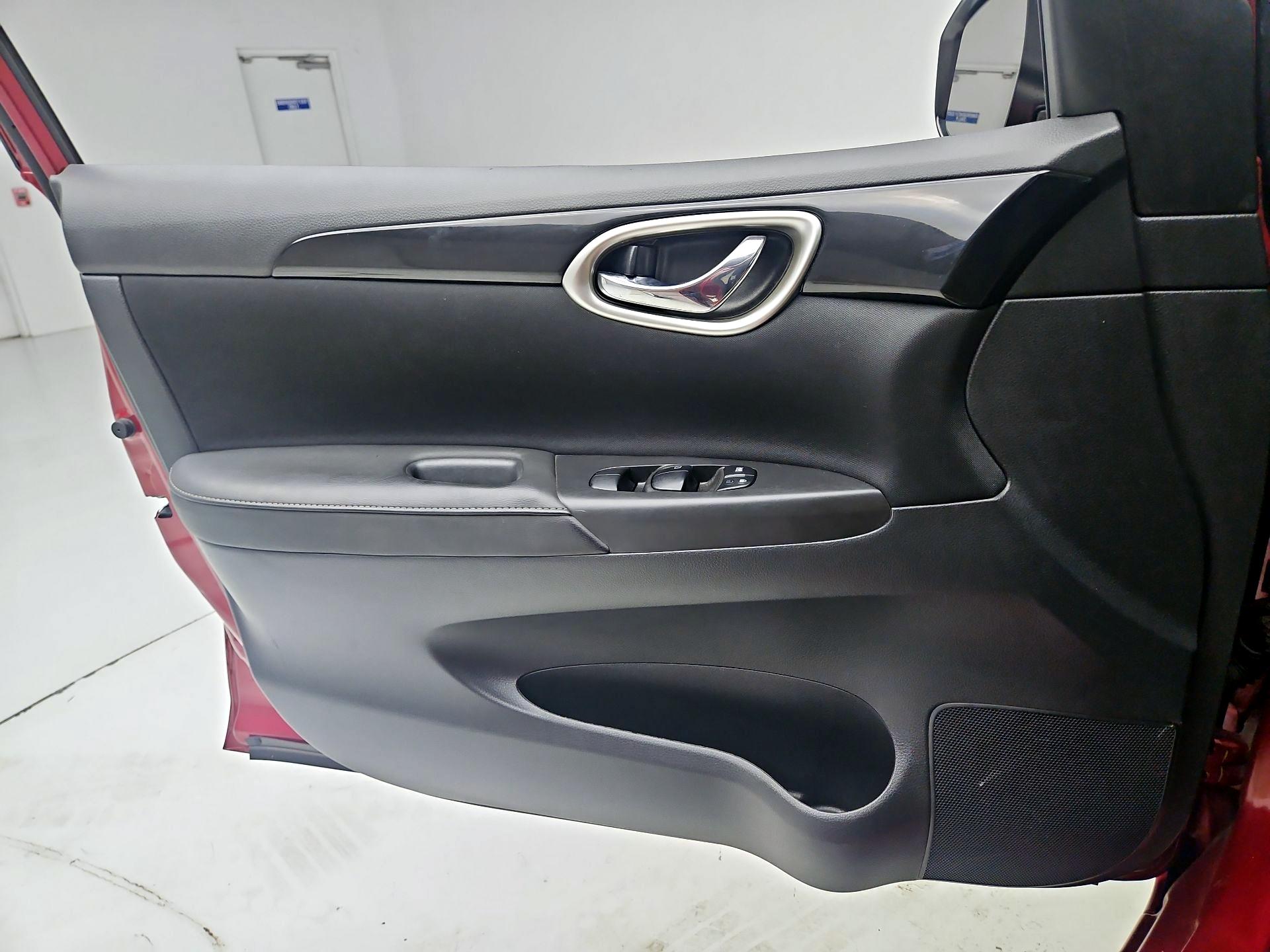 Thumbnail: 2019 Nissan Sentra - 10