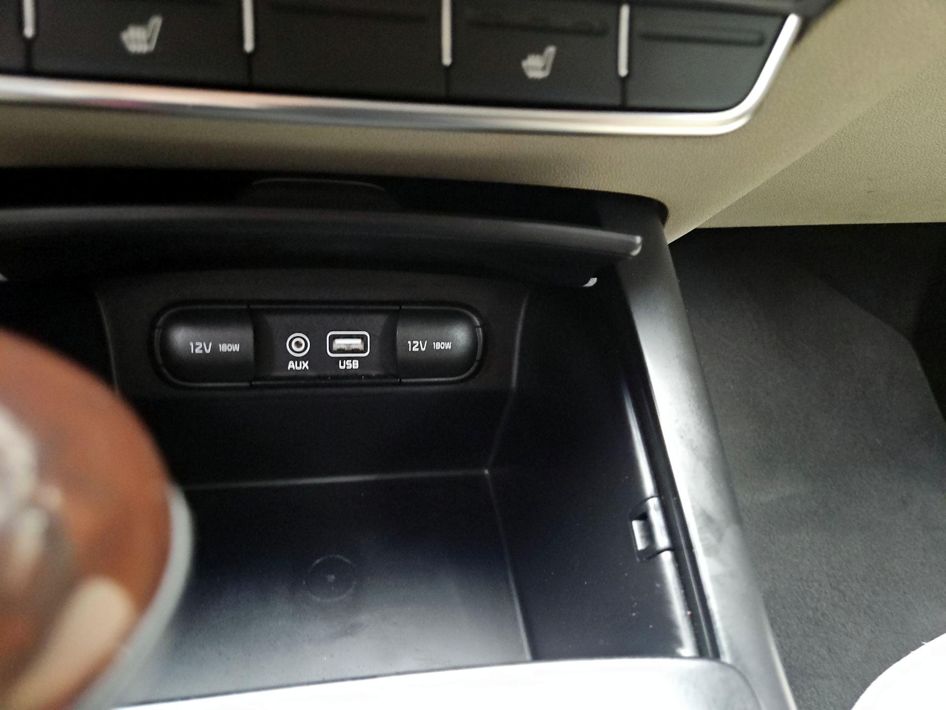 Thumbnail: 2018 Kia Sorento - 16