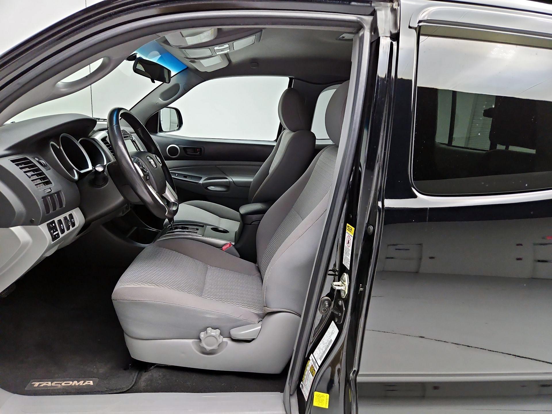 Thumbnail: 2015 Toyota Tacoma - 11