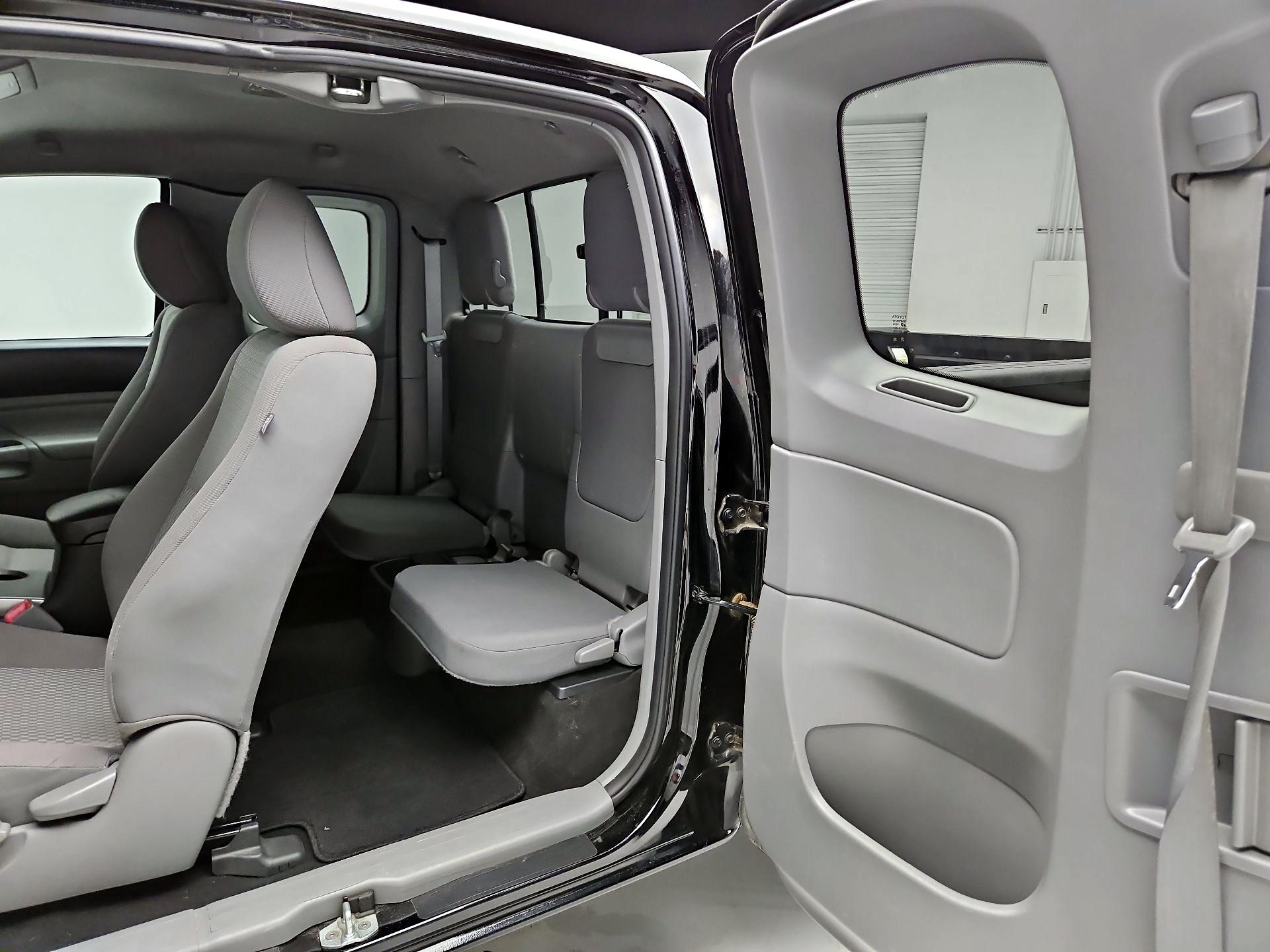Thumbnail: 2015 Toyota Tacoma - 19