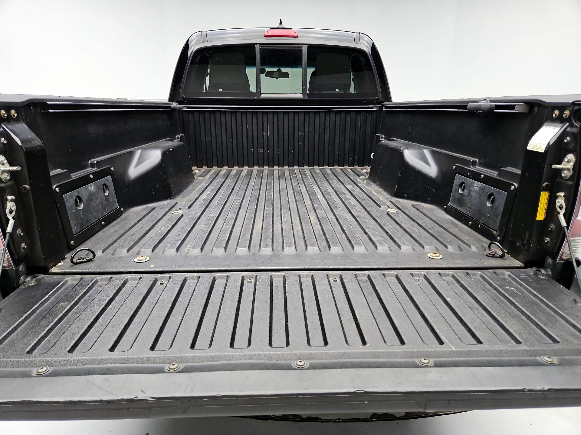 Thumbnail: 2015 Toyota Tacoma - 20
