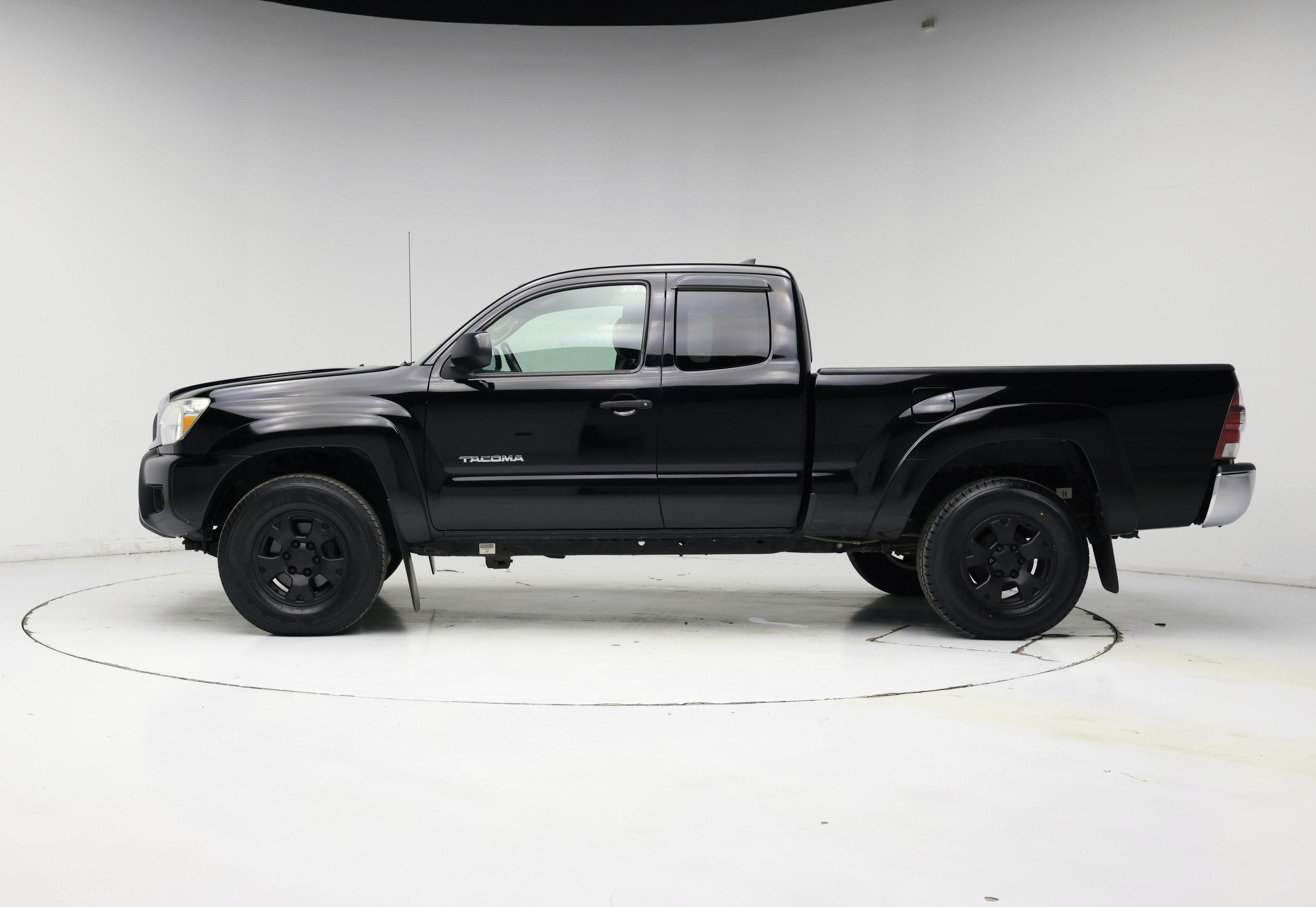 Thumbnail: 2015 Toyota Tacoma - 3