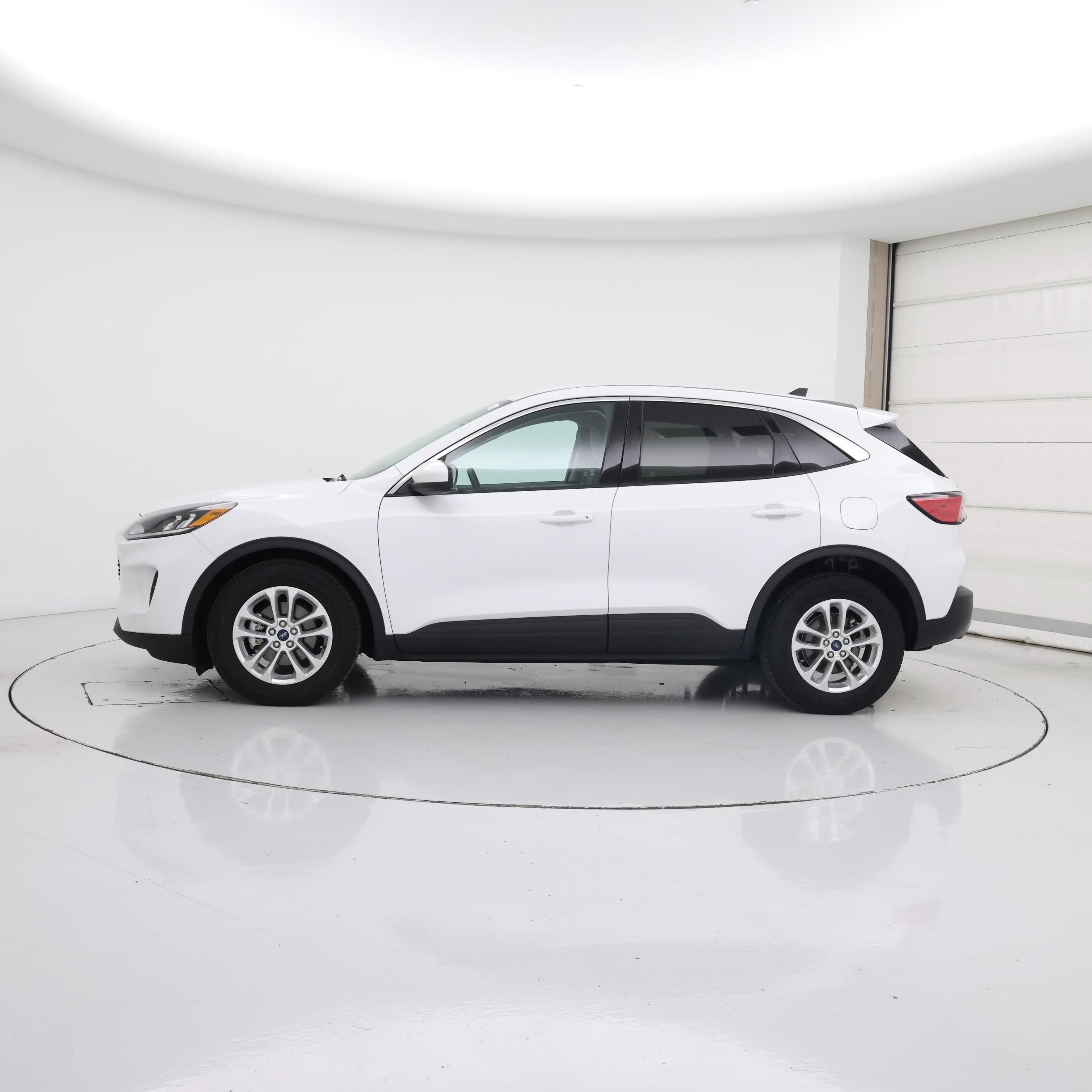 Thumbnail: 2021 Ford Escape - 3