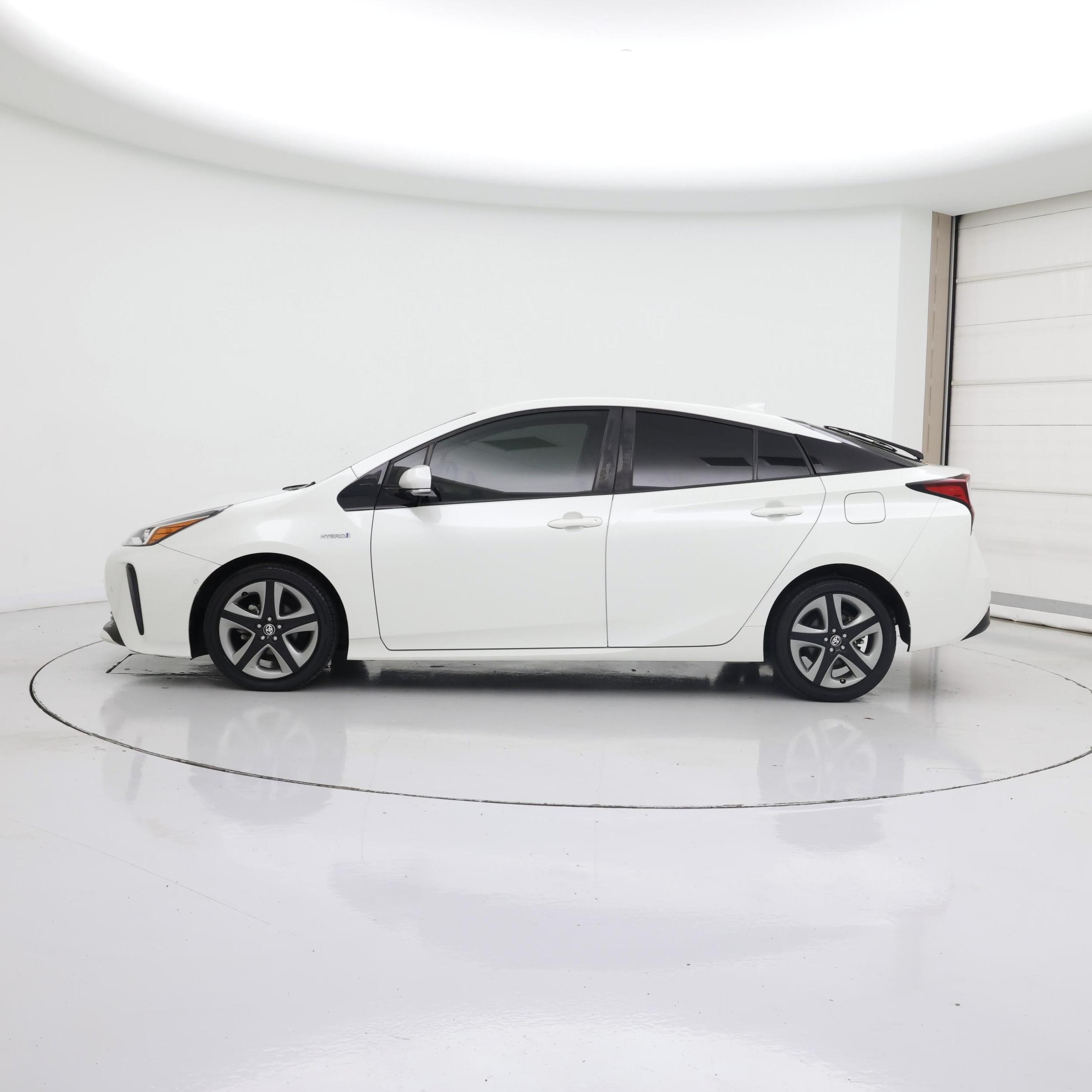 Thumbnail: 2020 Toyota Prius - 3
