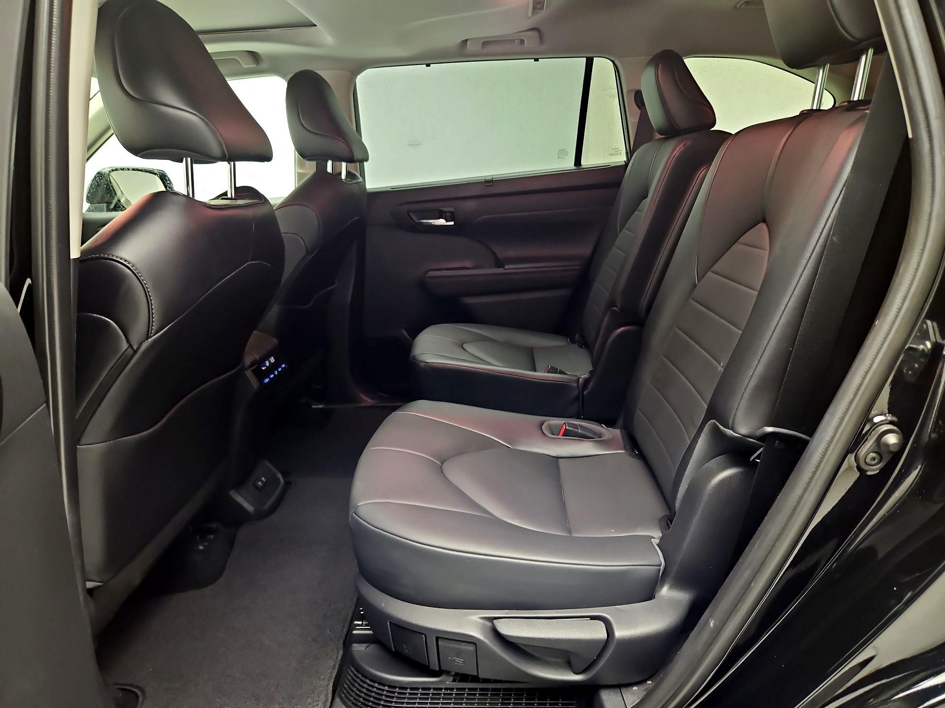 Thumbnail: 2021 Toyota Highlander - 17