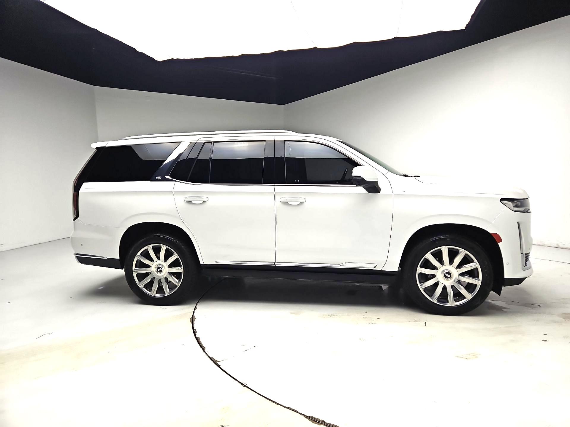 Thumbnail: 2023 Cadillac Escalade - 4