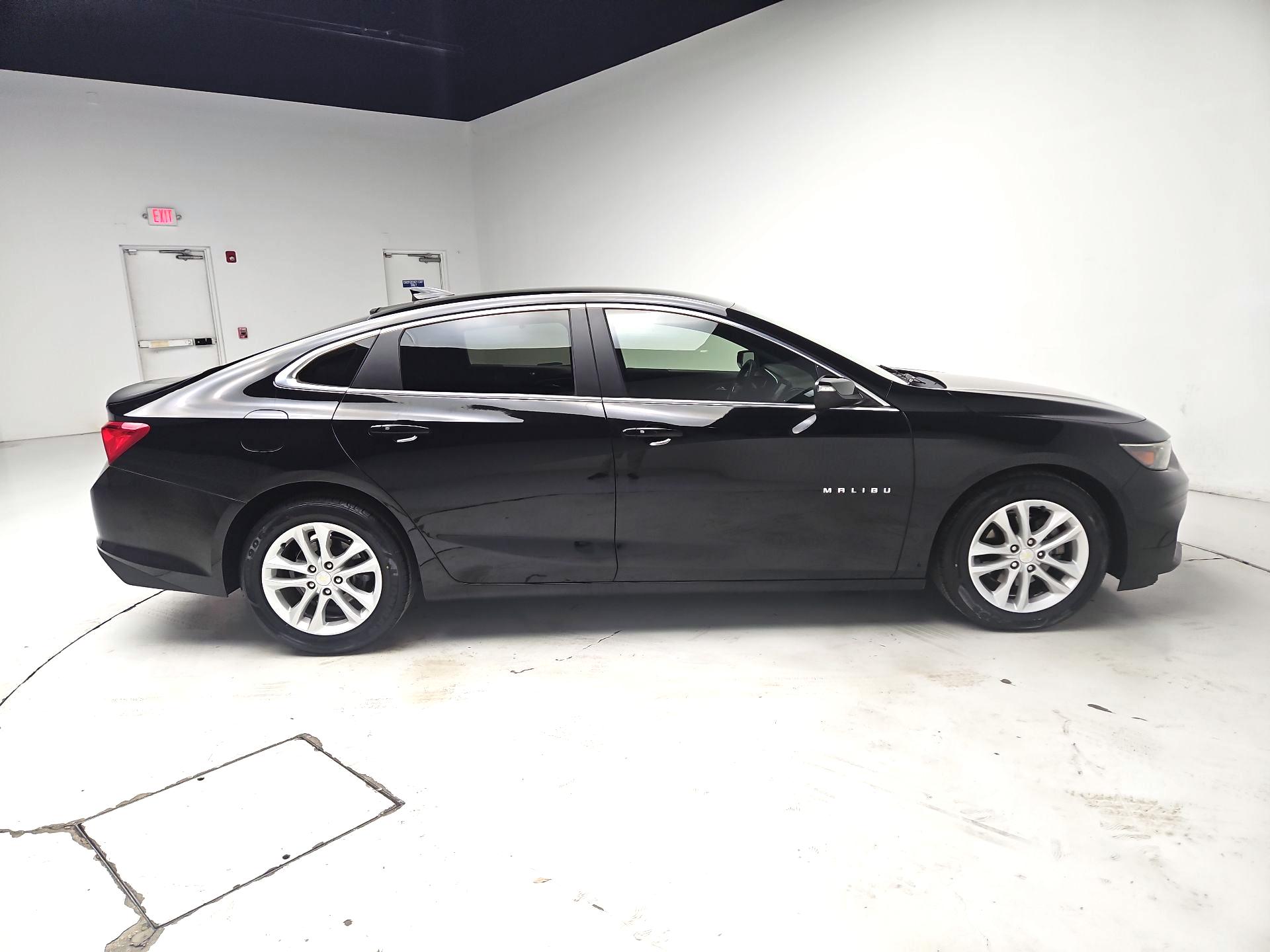 Thumbnail: 2018 Chevrolet Malibu - 4