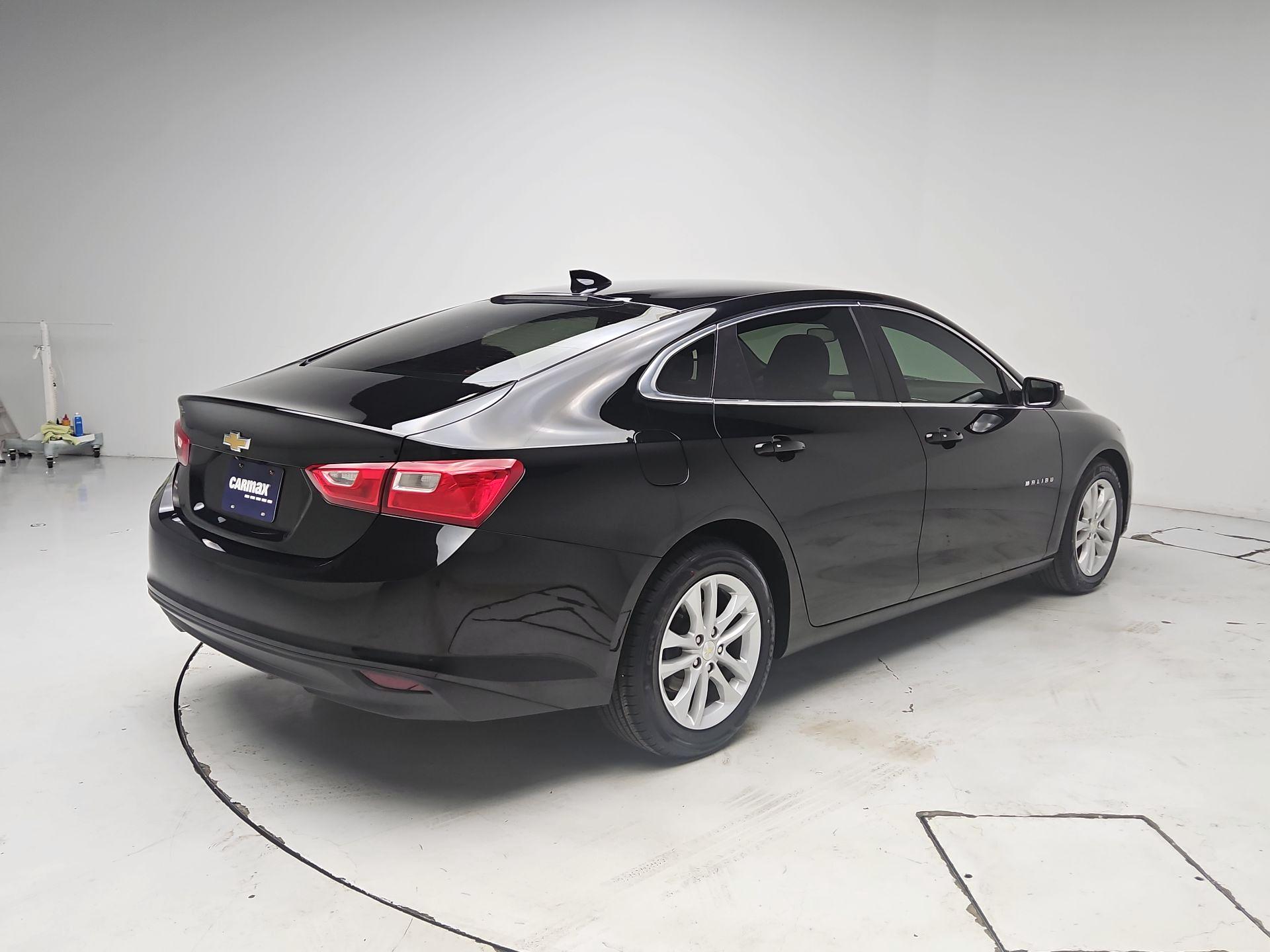 Thumbnail: 2018 Chevrolet Malibu - 5