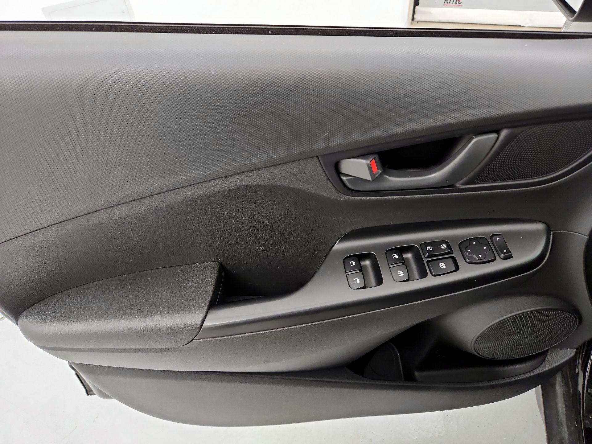 Thumbnail: 2020 Hyundai Kona - 12