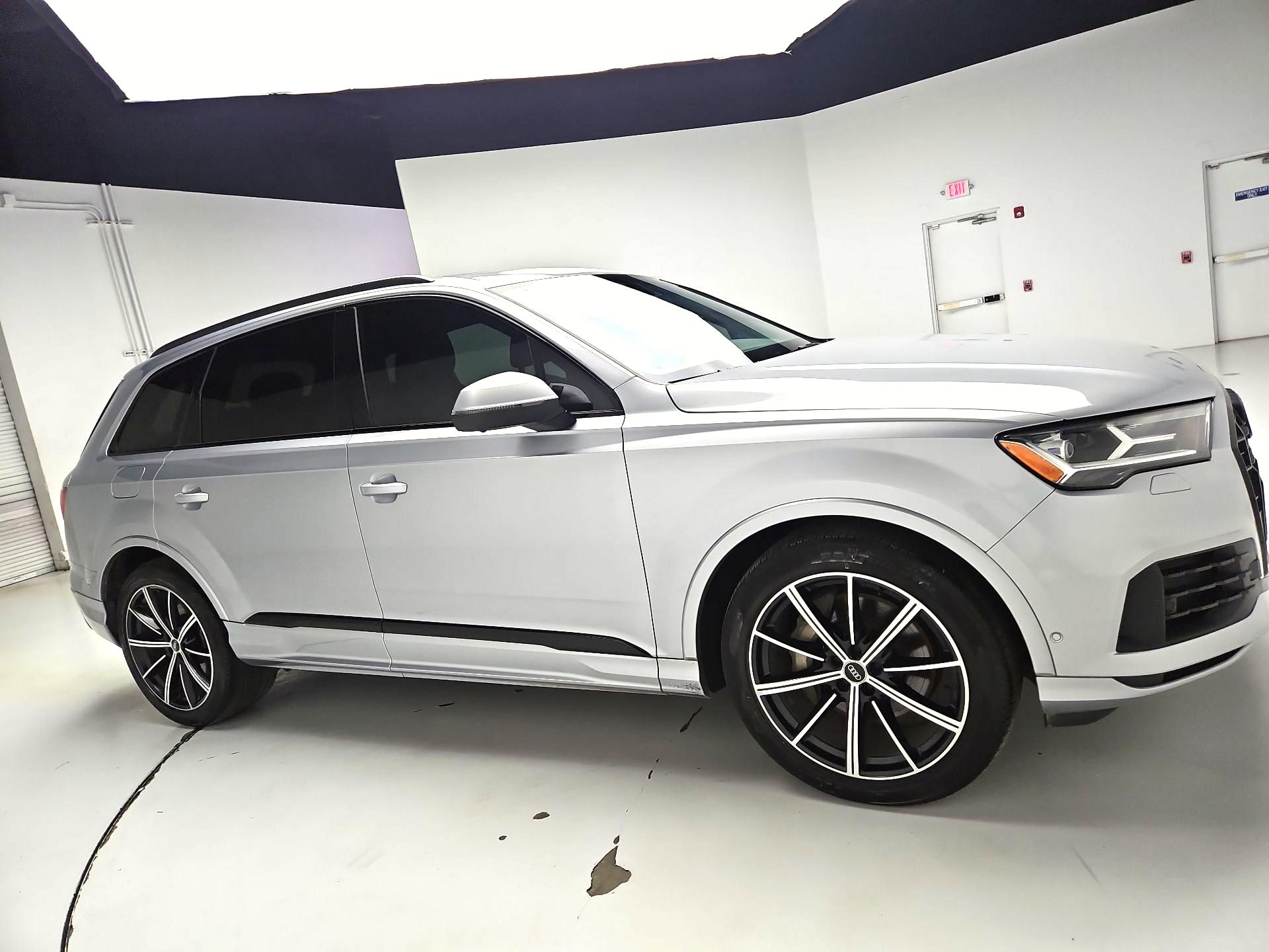 Thumbnail: 2021 Audi Q7 - 4