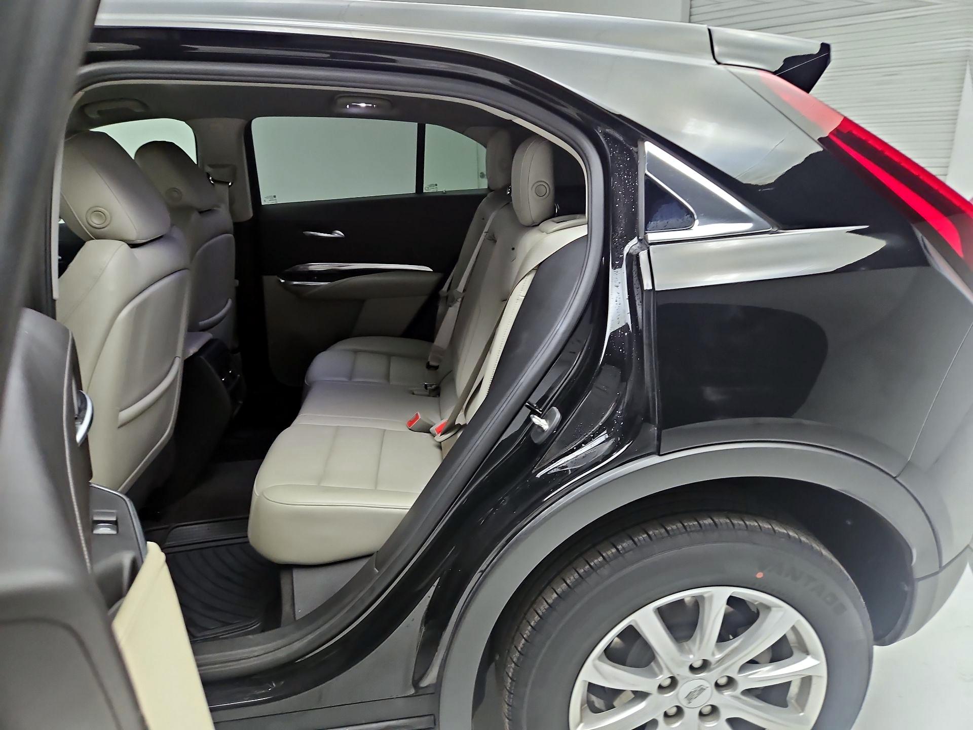 Thumbnail: 2021 Cadillac XT4 - 17