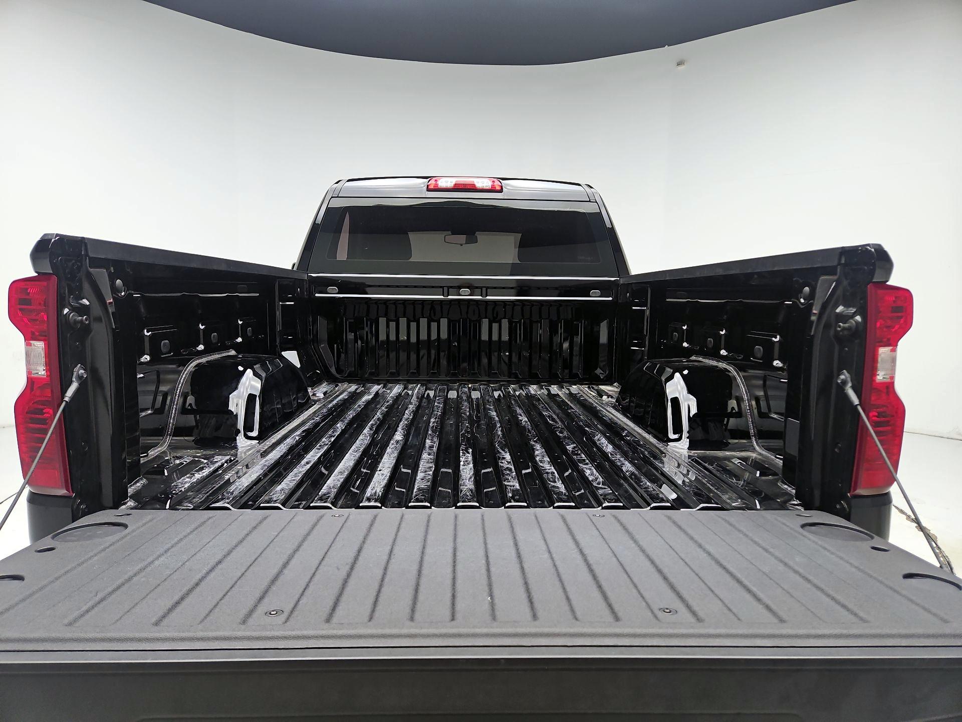 Thumbnail: 2025 Chevrolet Silverado 1500 - 17