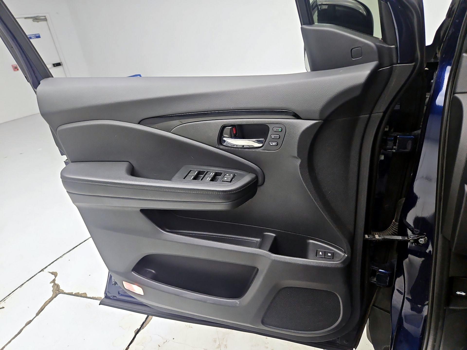 Thumbnail: 2019 Honda Passport - 10