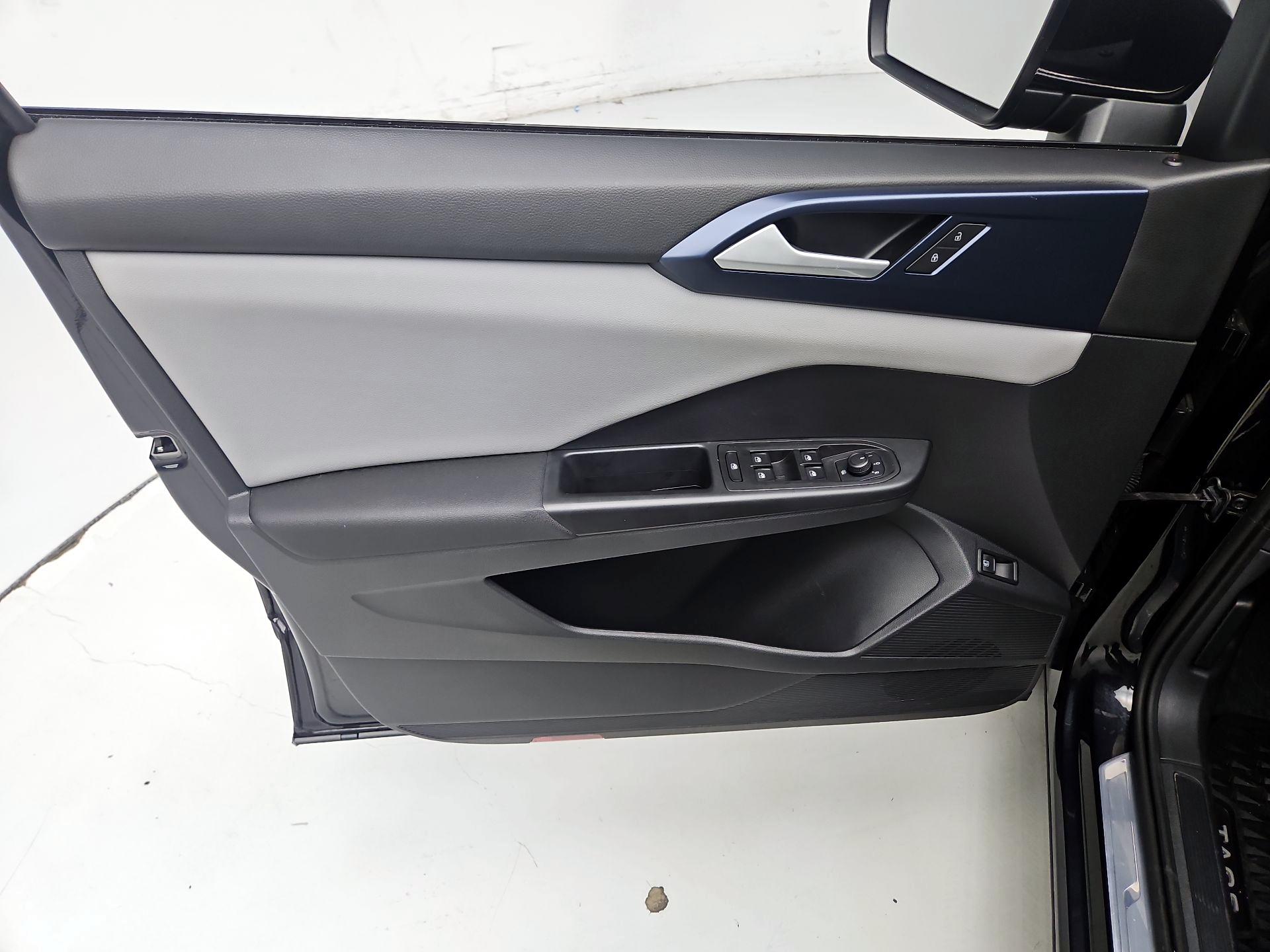 Thumbnail: 2022 Volkswagen Taos - 10