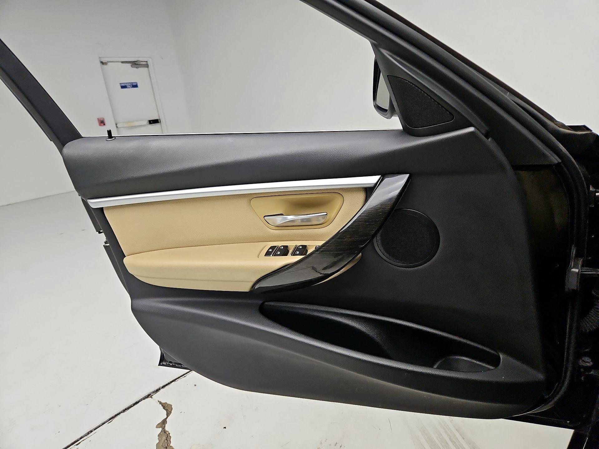 Thumbnail: 2018 BMW 3 Series - 10
