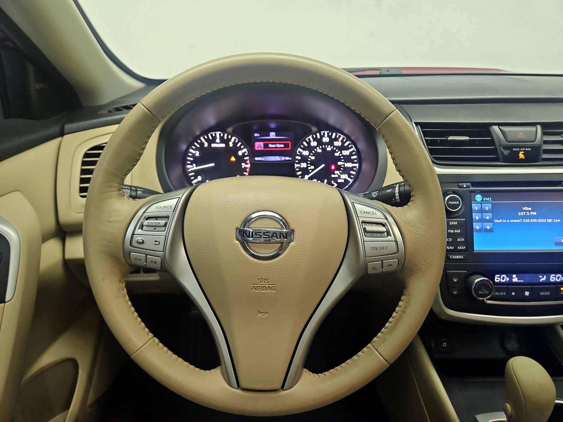 Thumbnail: 2016 Nissan Altima - 10