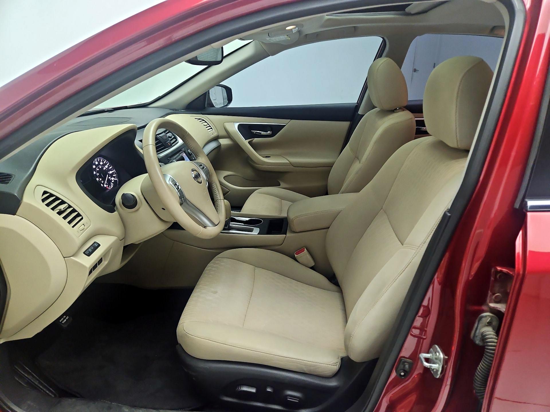 Thumbnail: 2016 Nissan Altima - 11