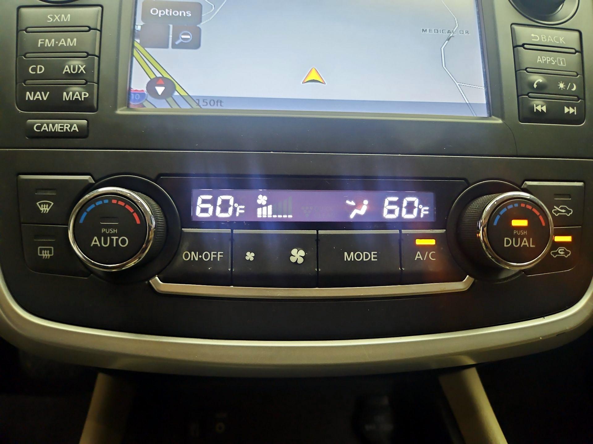 Thumbnail: 2016 Nissan Altima - 16